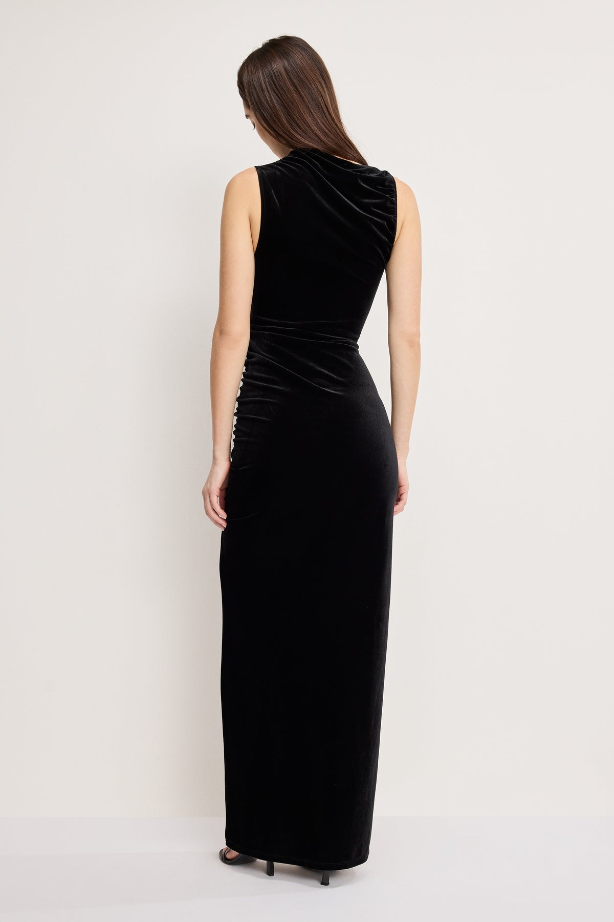 VELVET HIGH NECK MAXI DRESS | BLACK001-3 | GOOD AMERICAN | MODEL_A