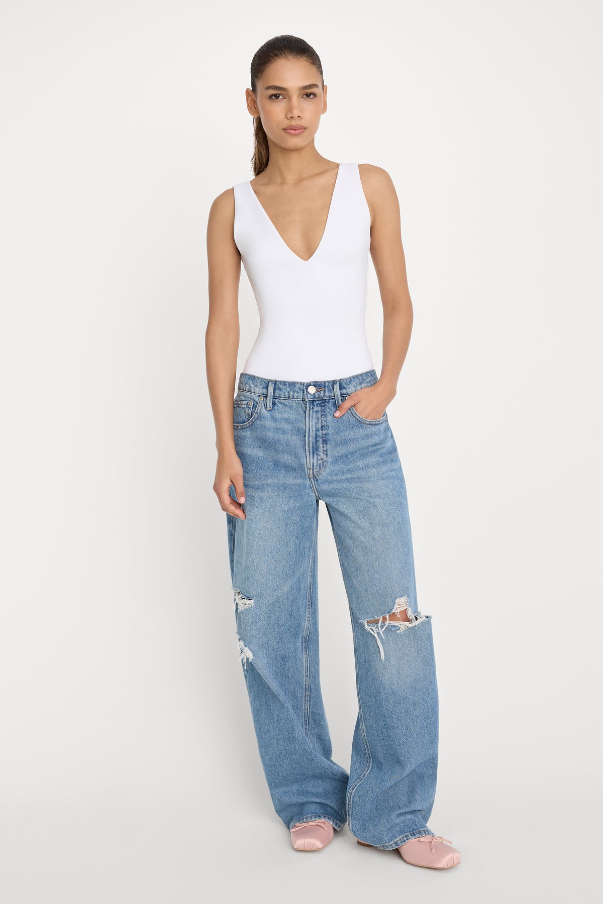 SCULPTING DEEP V BODYSUIT | WHITE001-3 | GOOD AMERICAN | MODEL_A