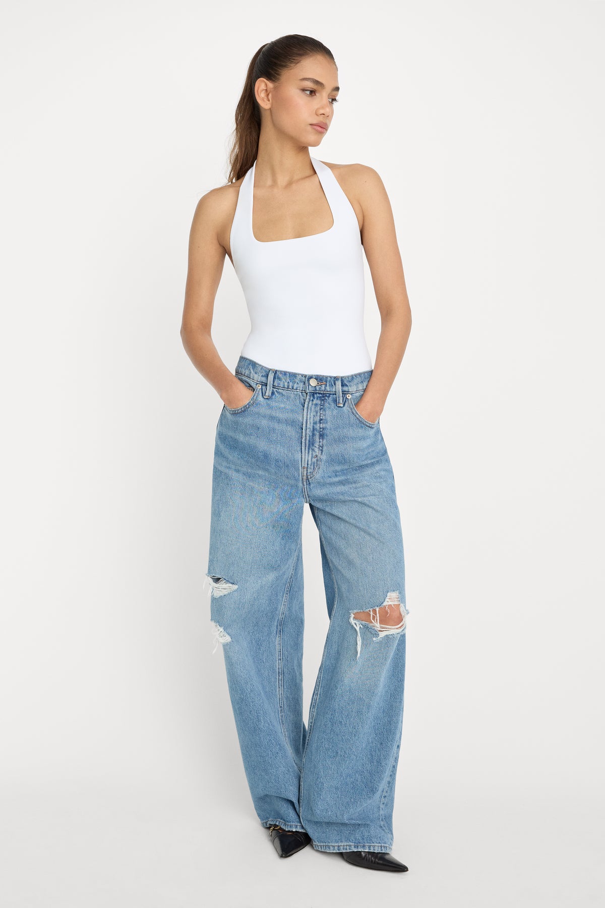 SCULPTING HALTER SQUARE NECK BODYSUIT | WHITE001-3 | GOOD AMERICAN | MODEL_A