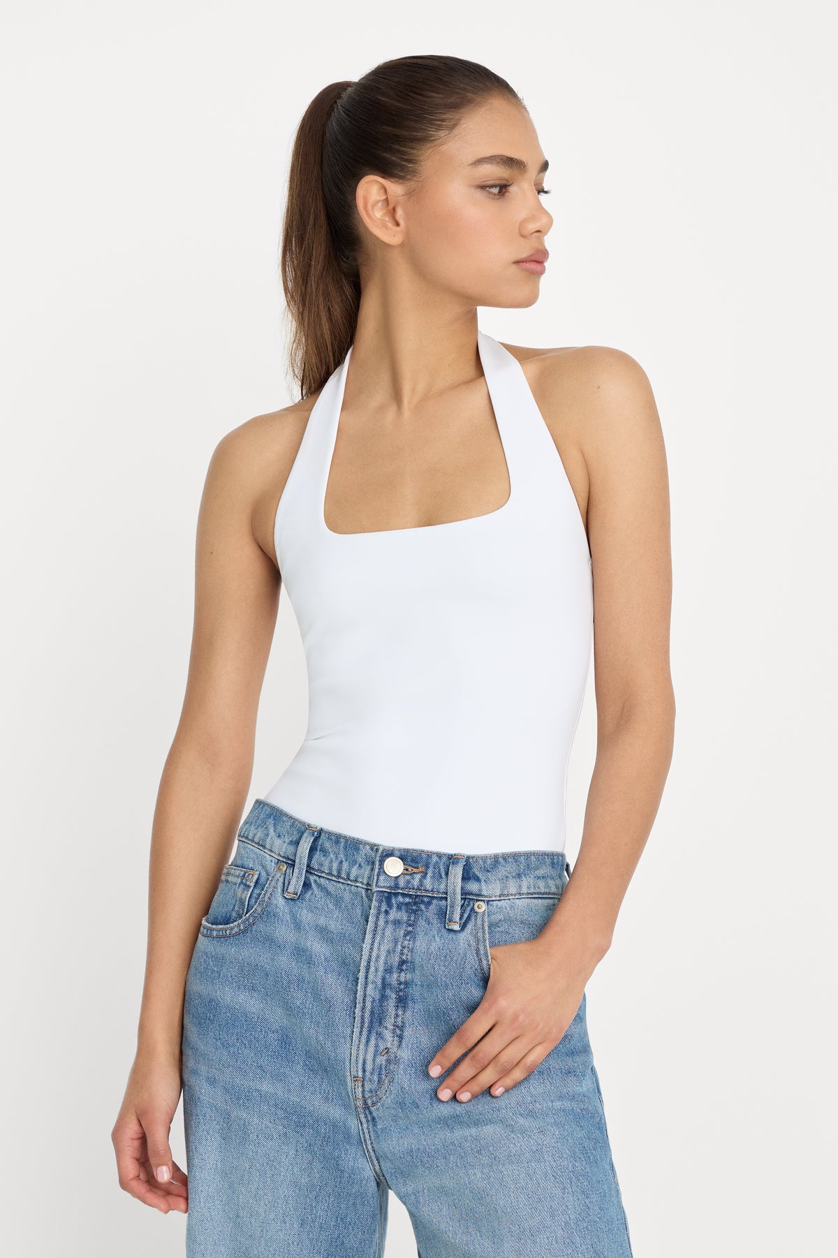 SCULPTING HALTER SQUARE NECK BODYSUIT | WHITE001-1 | GOOD AMERICAN | MODEL_A