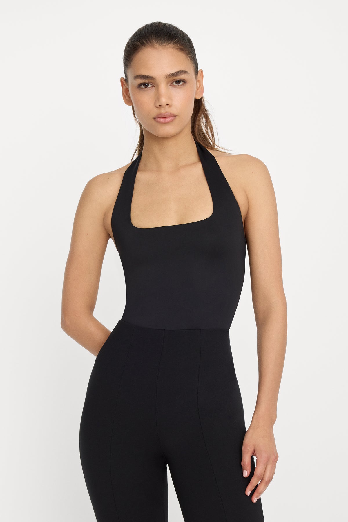 SCULPTING HALTER SQUARE NECK BODYSUIT| BLACK001-1 | GOOD AMERICAN | MODEL_A