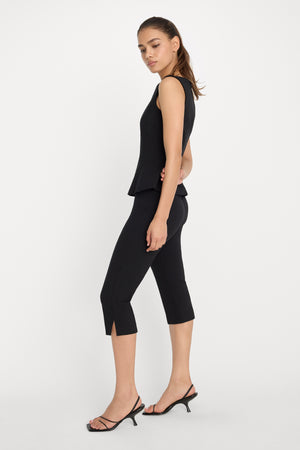 SOFT STRETCH PONTE PULL ON CAPRIS | BLACK001