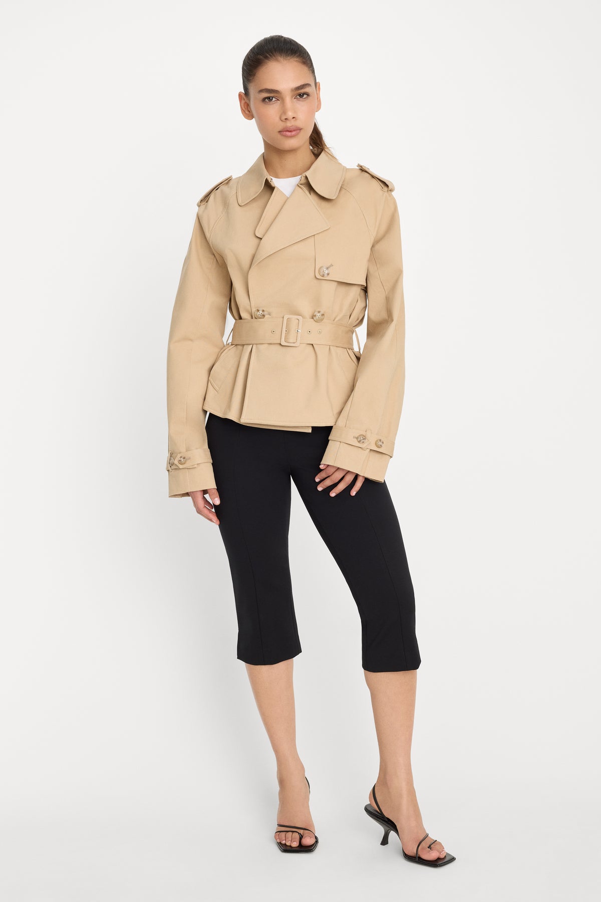 THE CROPPED TRENCH JACKET | SANDY FAWN-3 | GOOD AMERICAN | MODEL_A