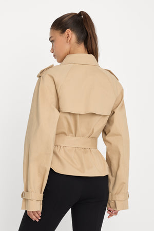 THE CROPPED TRENCH JACKET | SANDY FAWN
