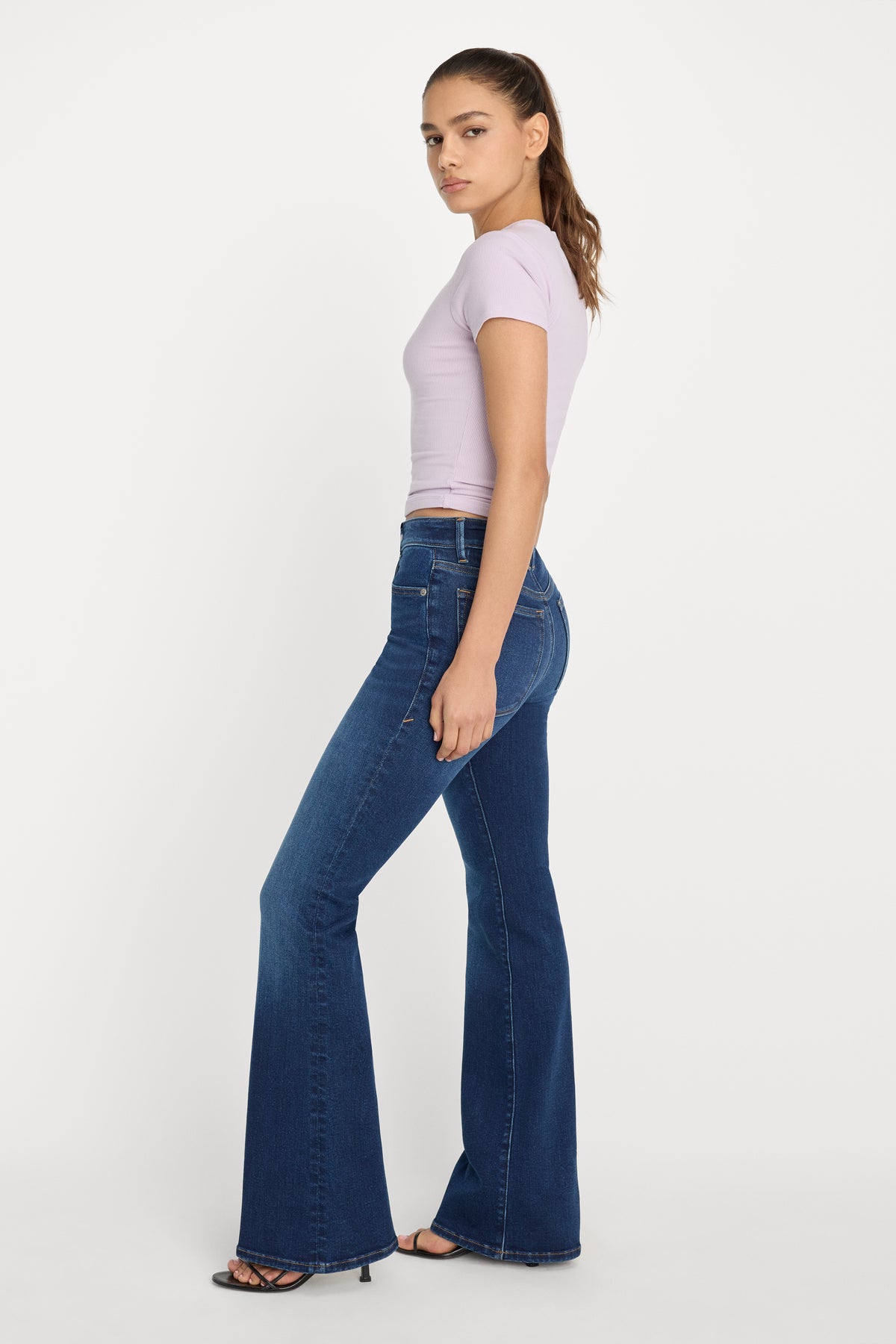 COMPRESSION GOOD LEGS FLARE JEANS | INDIGO1229-1 | GOOD AMERICAN | MODEL_A