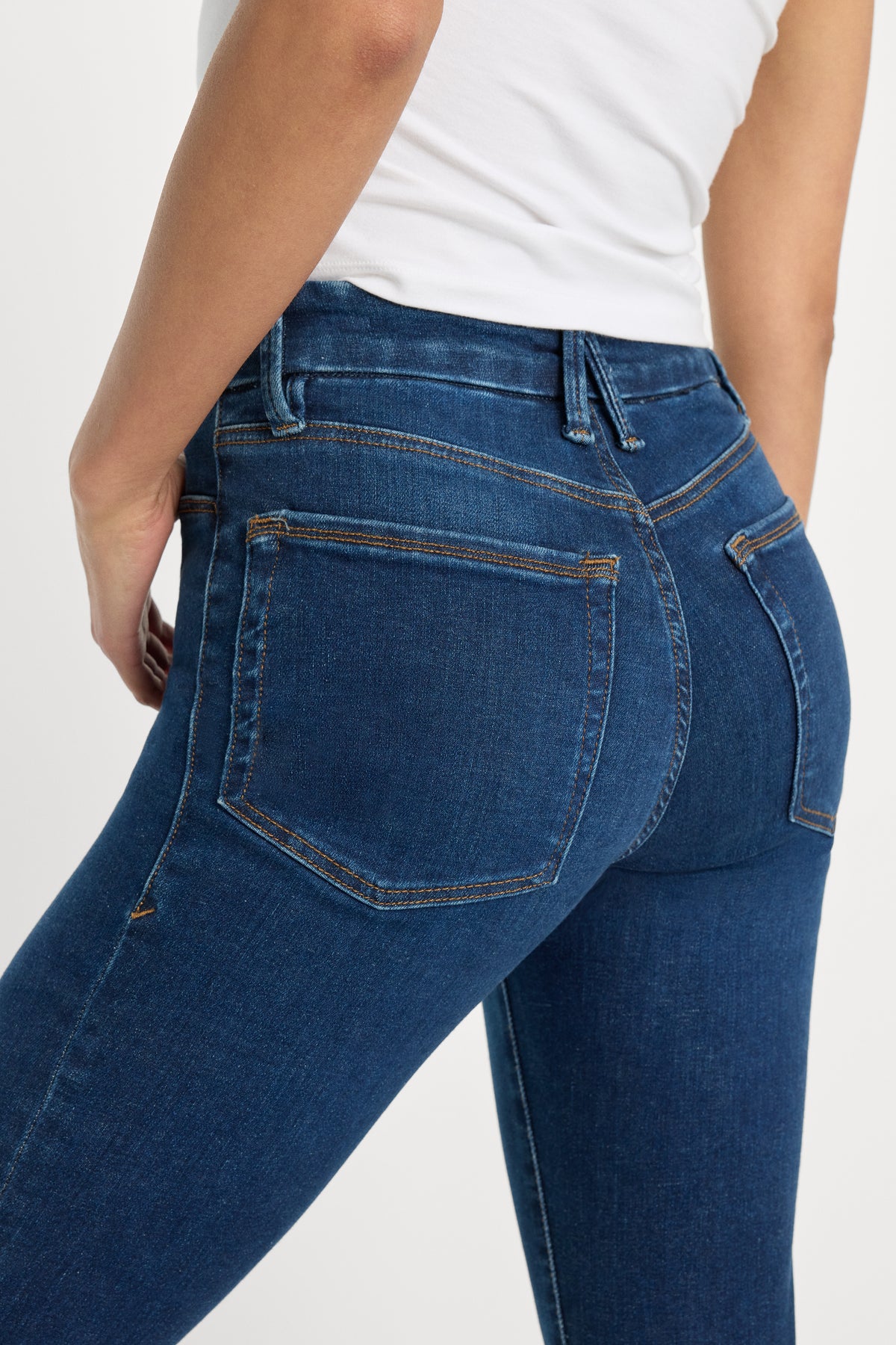 POWER STRETCH PULL-ON FLARE JEANS | INDIGO491-5 | GOOD AMERICAN | MODEL_A