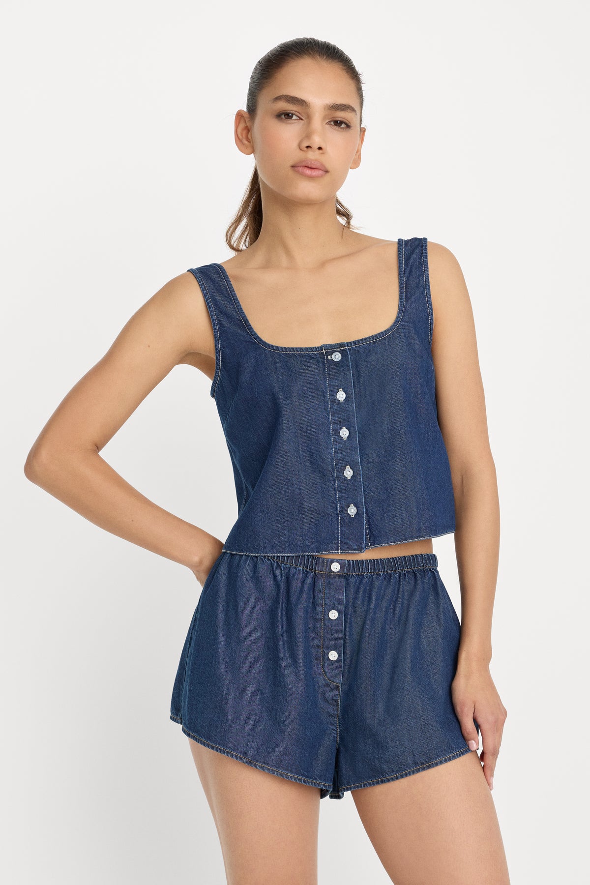 DENIM BUTTON FRONT TANK | INDIGO1187-1 | GOOD AMERICAN | MODEL_A