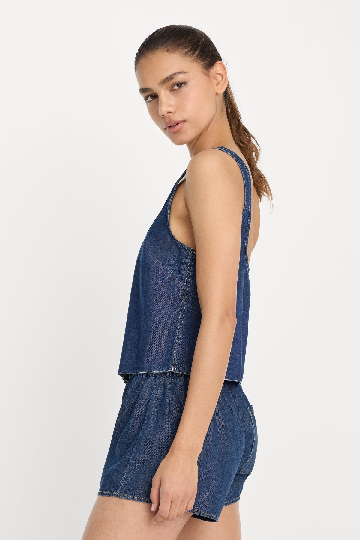 DENIM BUTTON FRONT TANK | INDIGO1187-4 | GOOD AMERICAN | MODEL_A