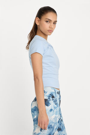 SUPER STRETCH TWIST TEE | SKY