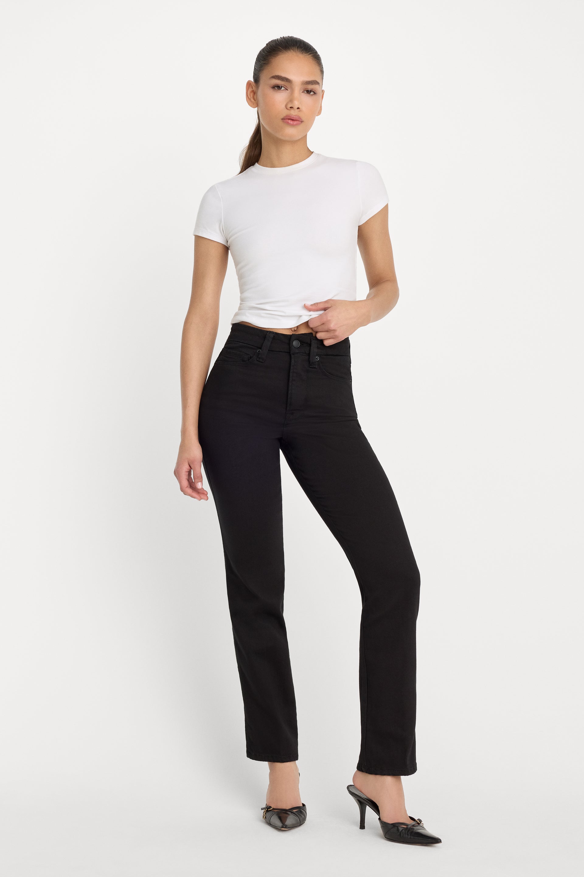 NEVER FADE CURVE STRAIGHT JEANS