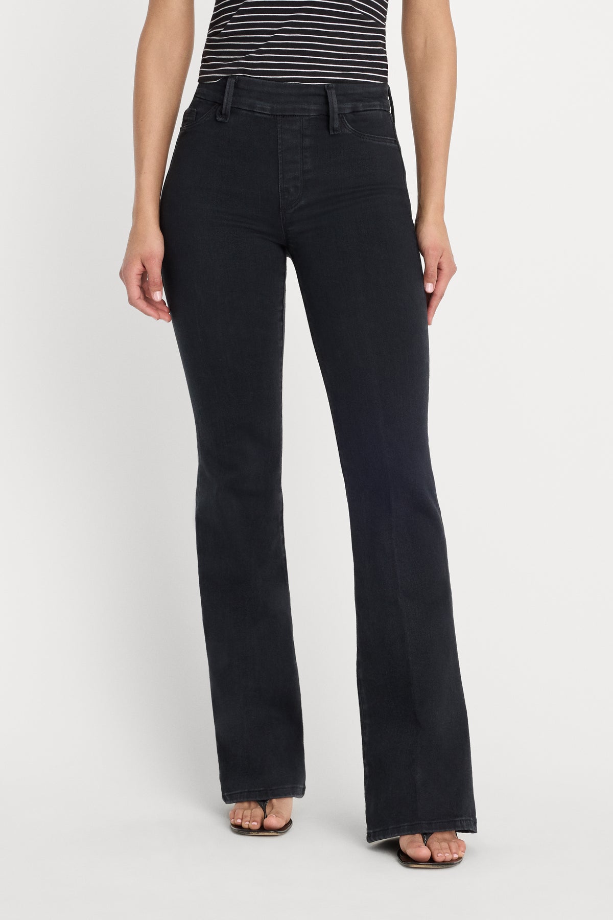 POWER STRETCH PULL-ON FLARE JEANS | BLACK001-3 | GOOD AMERICAN | MODEL_A