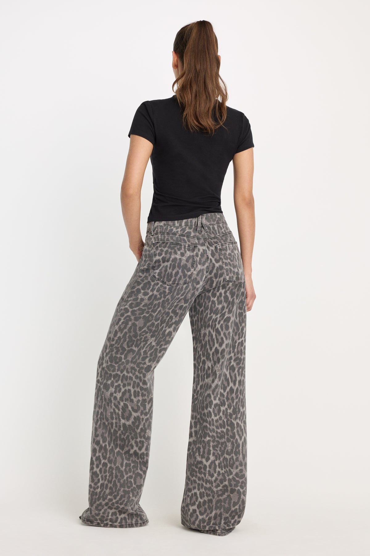 GOOD EASE LEOPARD JEANS | GREY LUCKY LEOPARD-6 | GOOD AMERICAN | MODEL_A