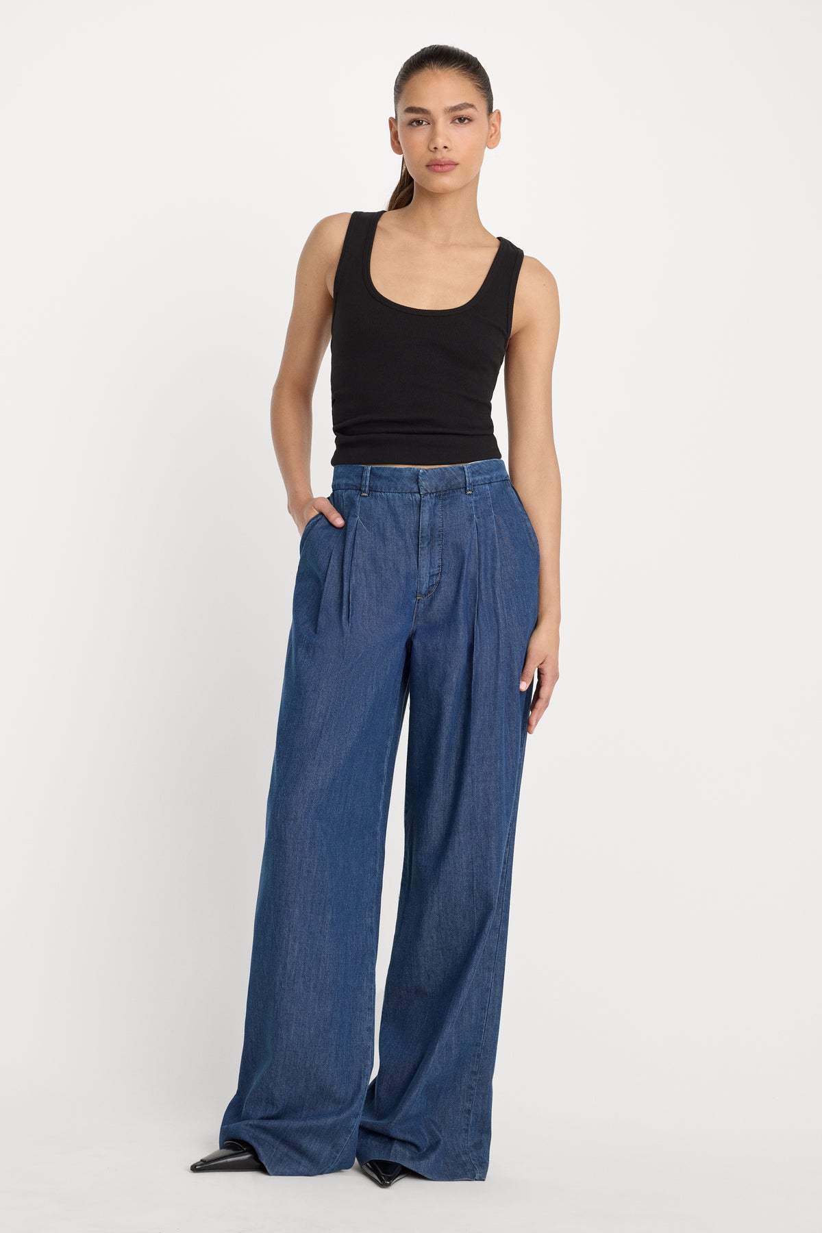 PLEATED HIGH WAISTED WIDE LEG TROUSER | INDIGO1187-1 | GOOD AMERICAN | MODEL_A