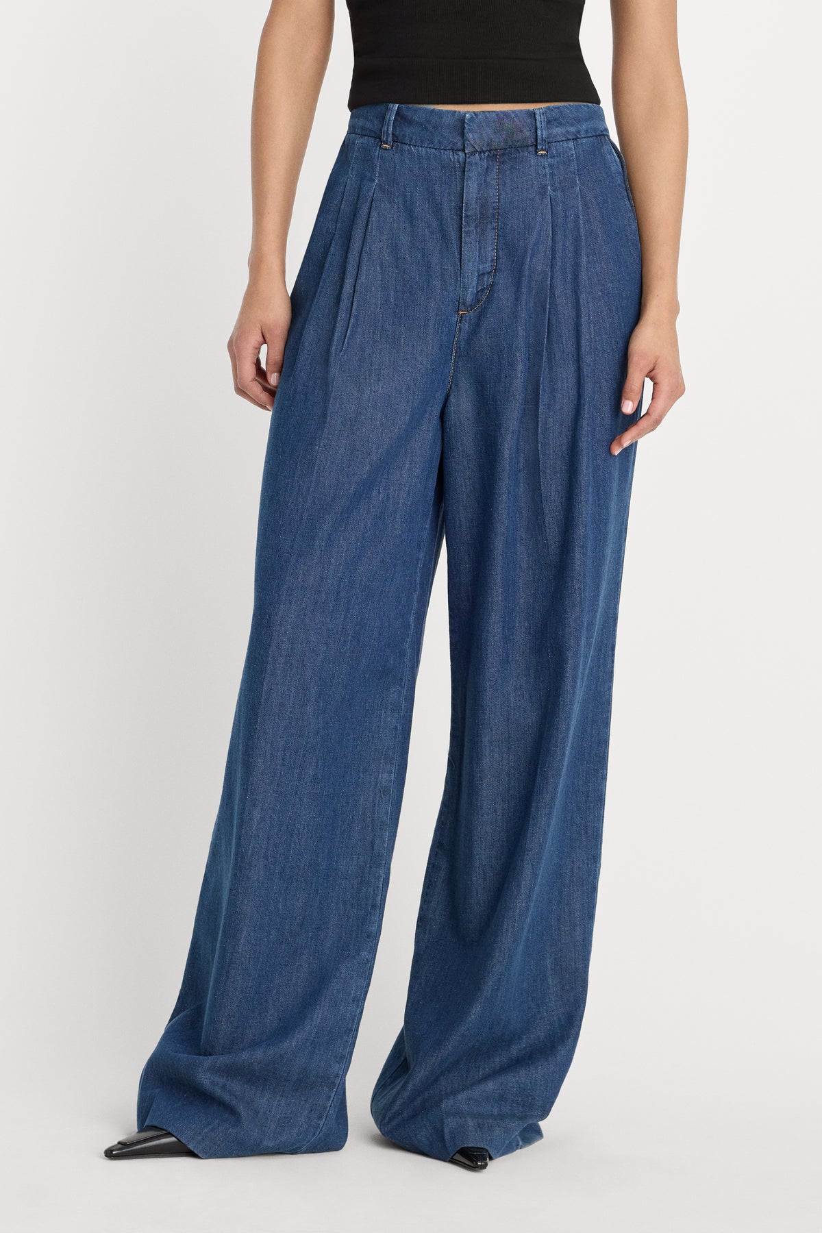 PLEATED HIGH WAISTED WIDE LEG TROUSER | INDIGO1187-2 | GOOD AMERICAN | MODEL_A