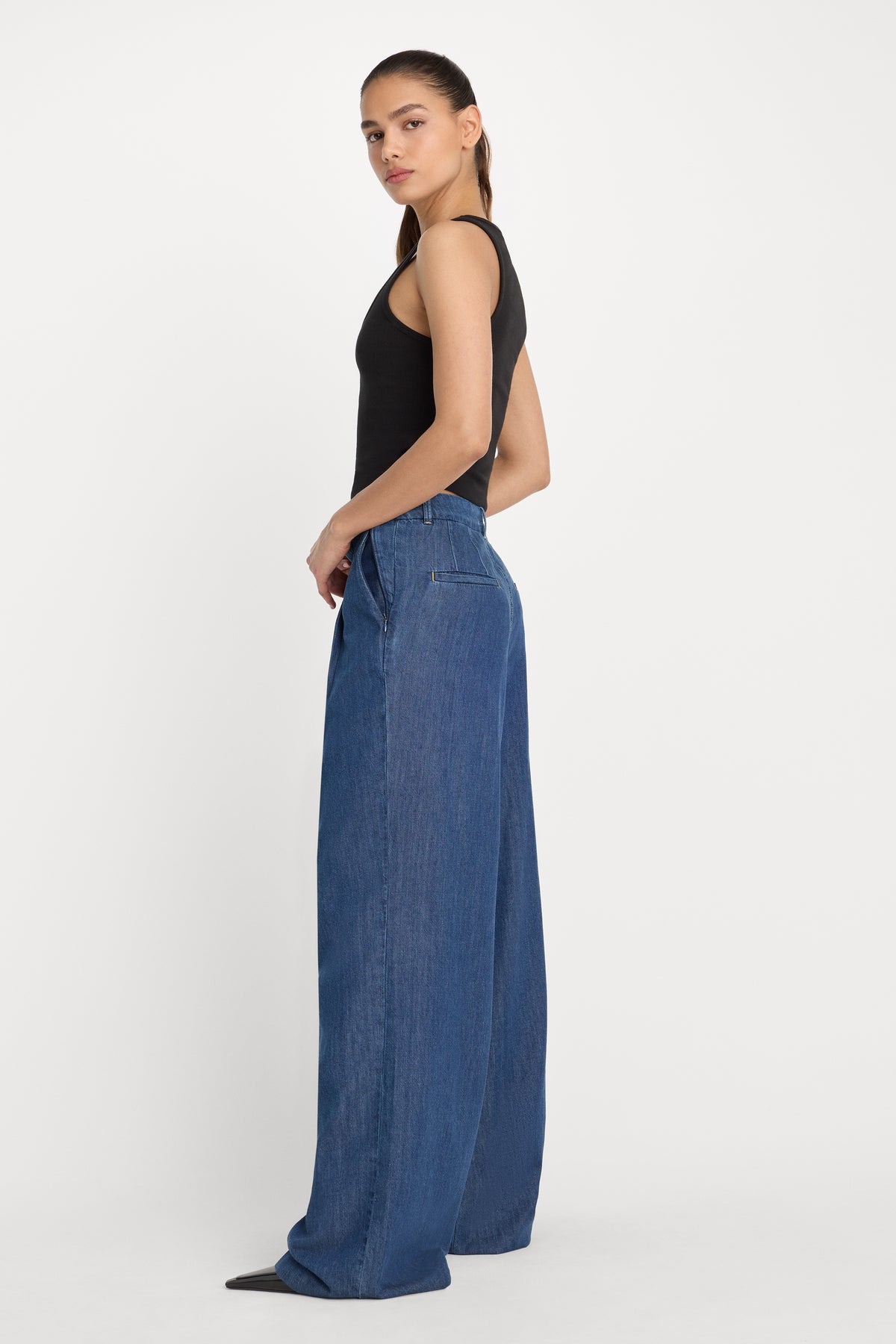 PLEATED HIGH WAISTED WIDE LEG TROUSER | INDIGO1187-4 | GOOD AMERICAN | MODEL_A