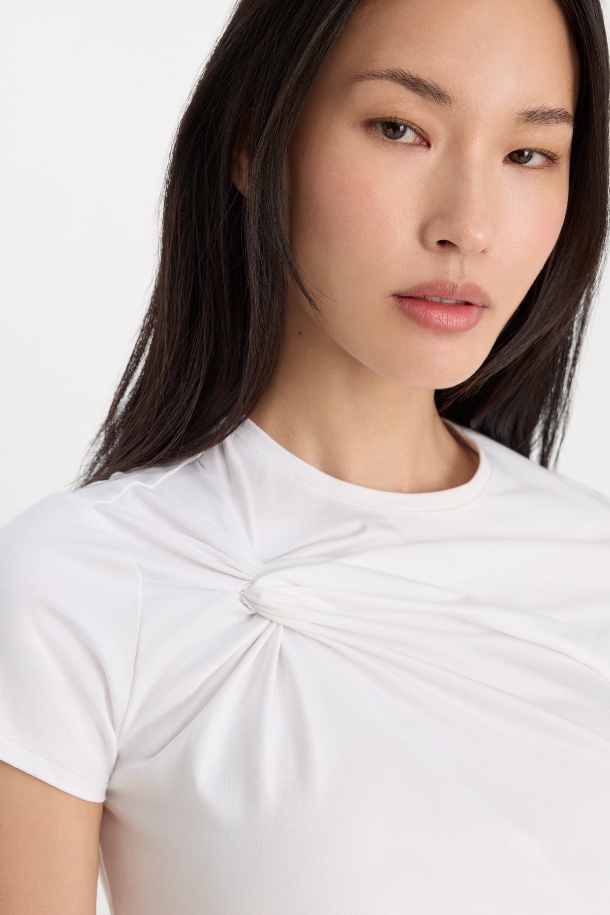 SUPER STRETCH TWIST TEE | WHITE001-2 | GOOD AMERICAN | MODEL_A