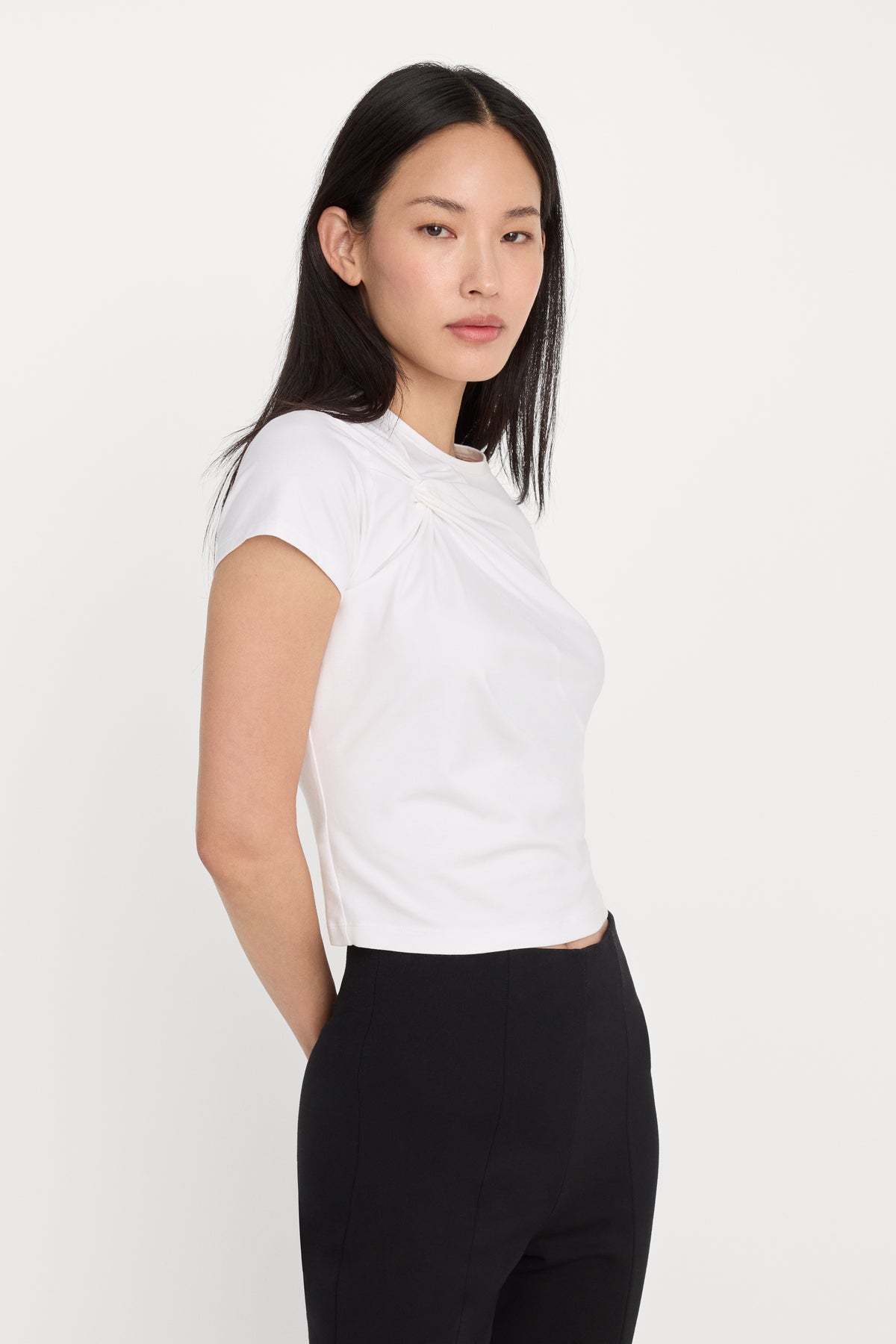 SUPER STRETCH TWIST TEE | WHITE001-4 | GOOD AMERICAN | MODEL_A