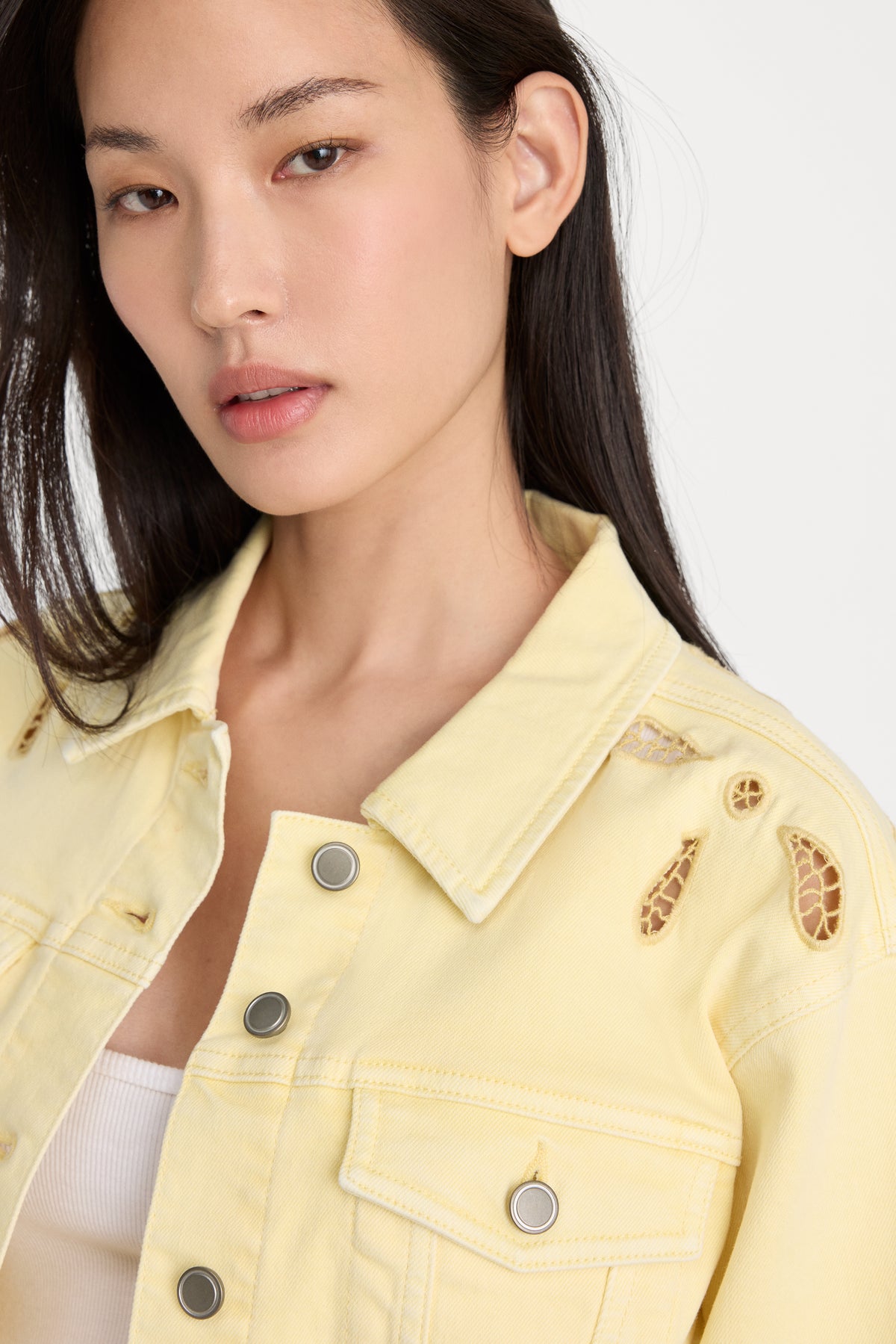 ESSENTIAL CROP DENIM JACKET EMBROIDERED | ANISE YELLOW