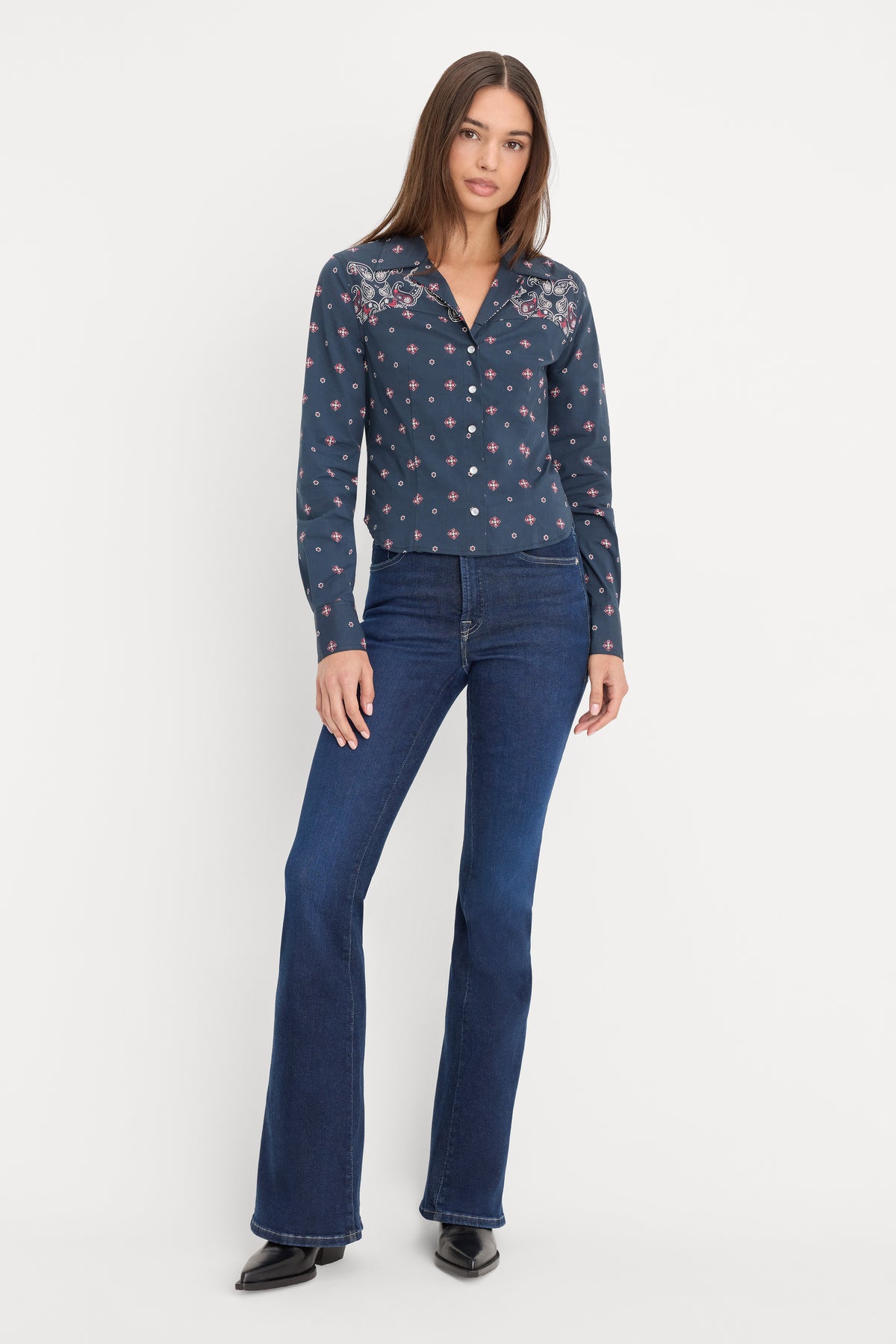DOLLY TAILORED POPLIN SHIRT | NEW NAVY BANDANA PRINT-6 | GOOD AMERICAN | MODEL_A