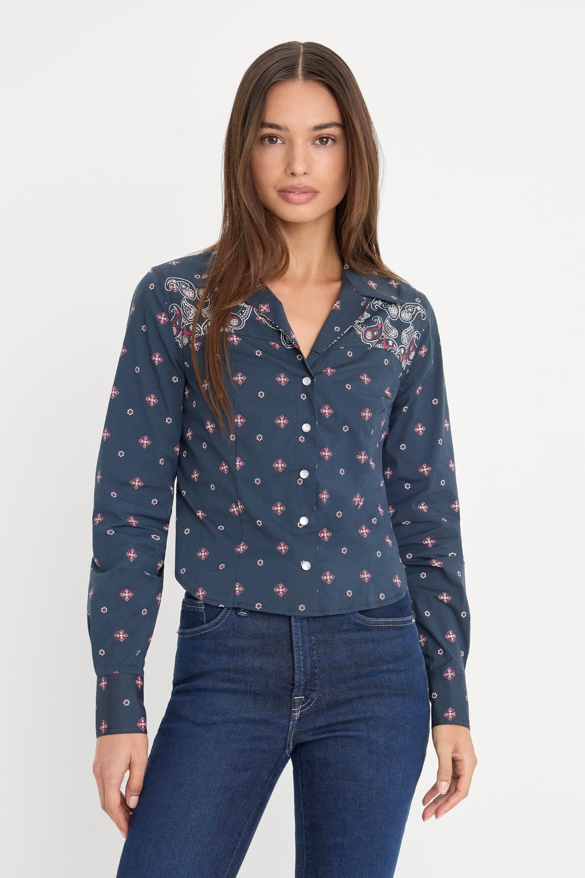 DOLLY TAILORED POPLIN SHIRT | NEW NAVY BANDANA PRINT-1 | GOOD AMERICAN | MODEL_A