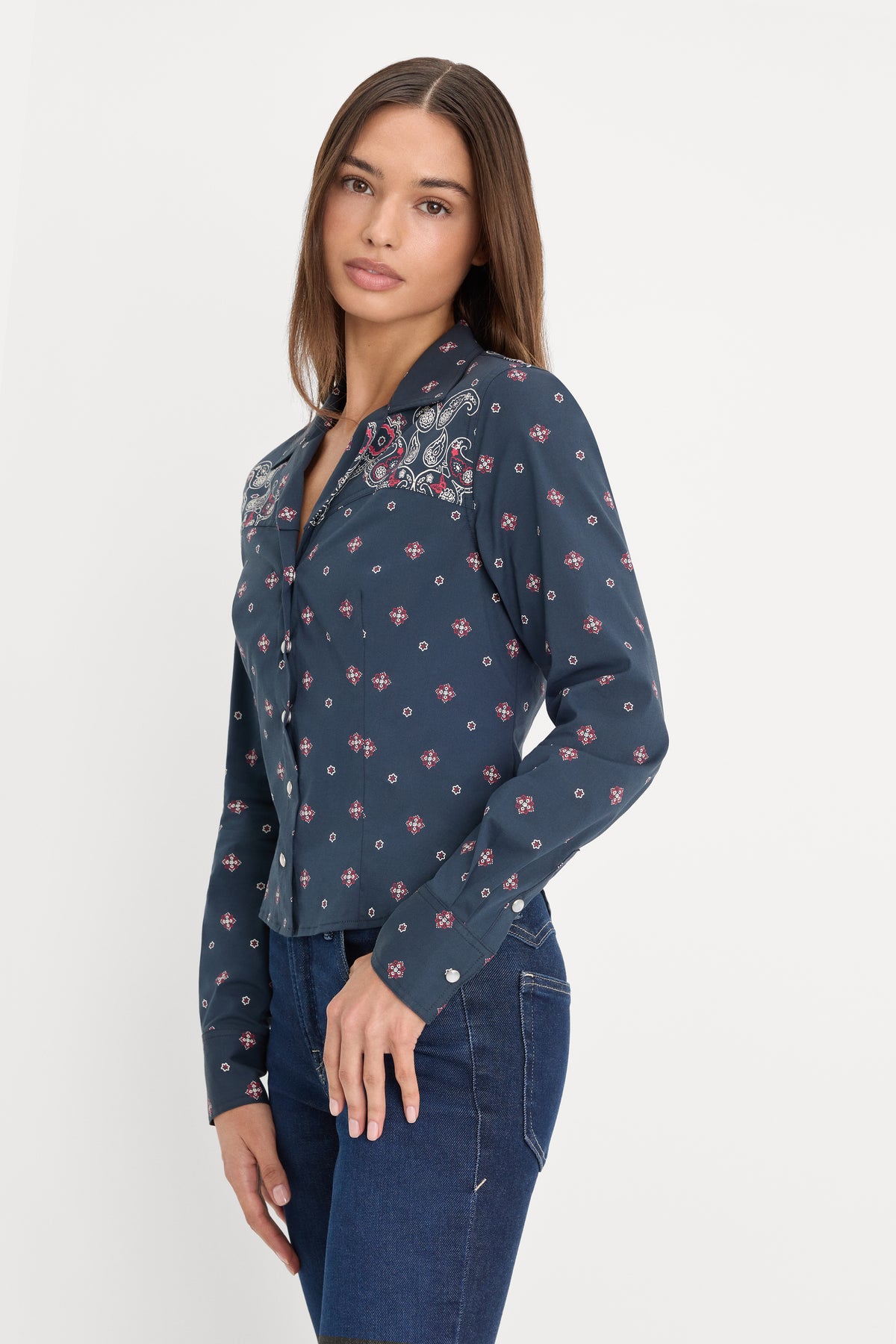 DOLLY TAILORED POPLIN SHIRT | NEW NAVY BANDANA PRINT-3 | GOOD AMERICAN | MODEL_A