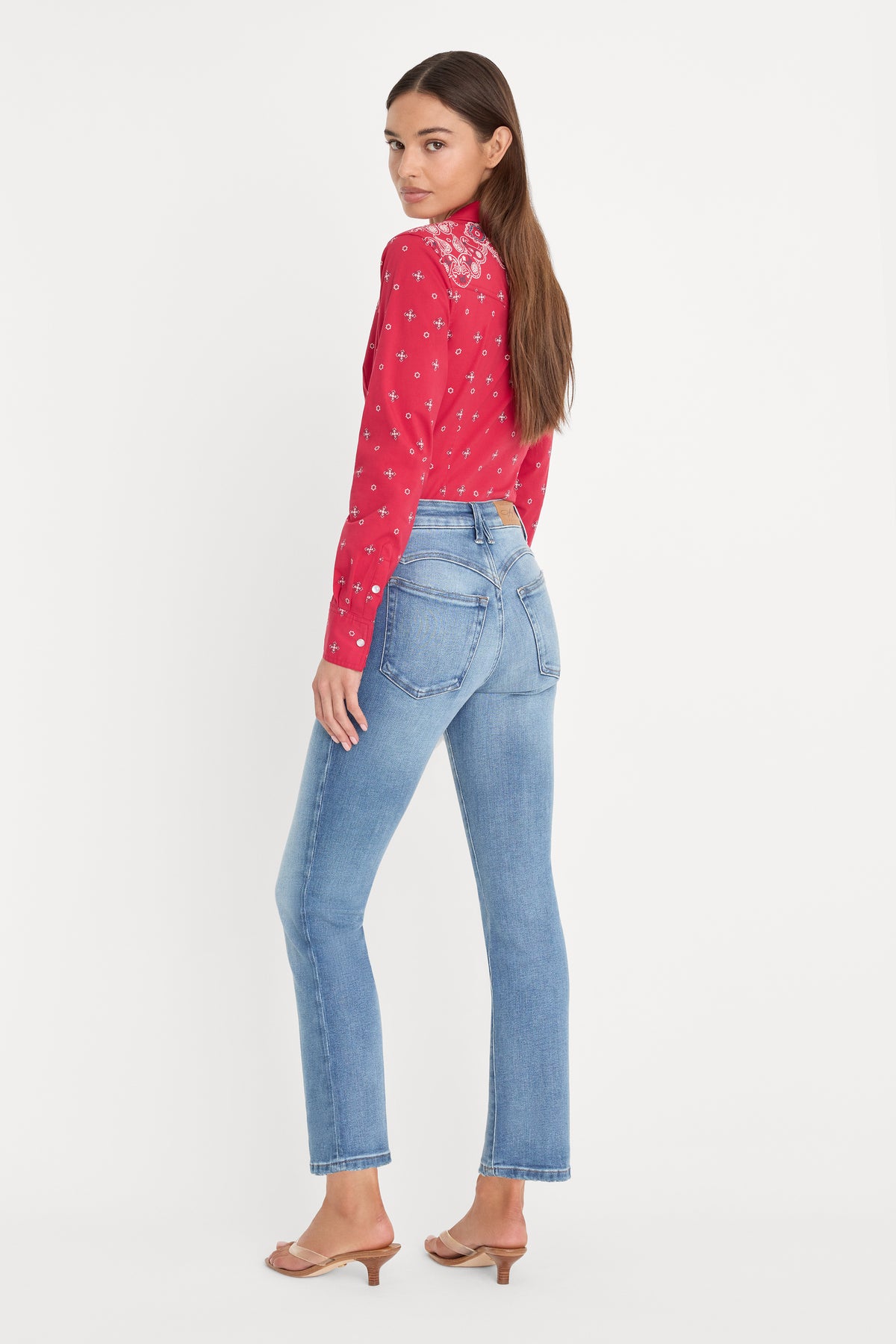 DOLLY JOLEANS STRAIGHT JEANS | INDIGO1195-1 | GOOD AMERICAN | MODEL_A