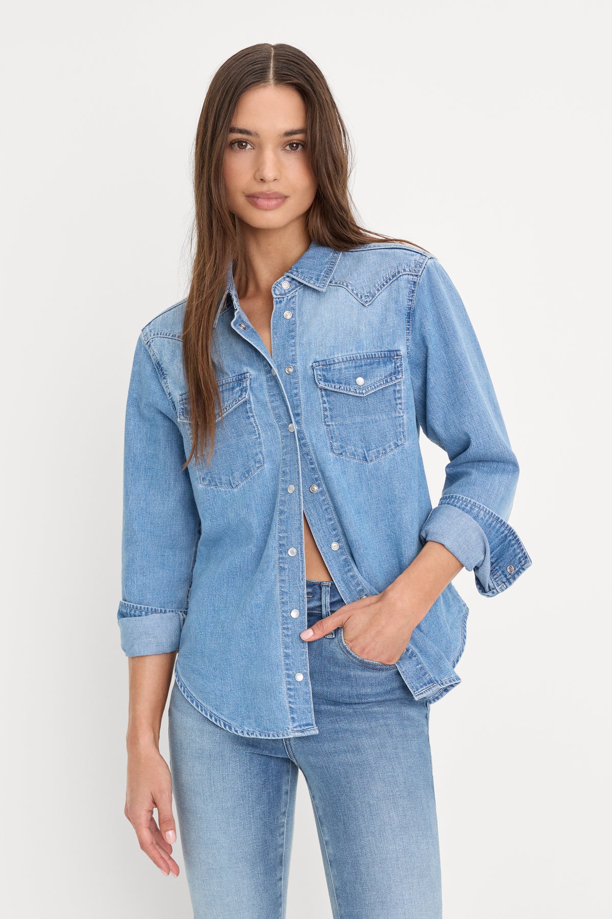 DOLLY SLIM FIT DENIM SHIRT | LIGHT BLUE-1 | GOOD AMERICAN | MODEL_A
