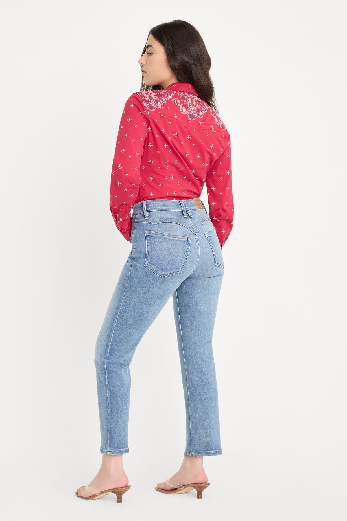 DOLLY JOLEANS PETITE STRAIGHT JEANS | INDIGO1195-1 | GOOD AMERICAN | MODEL_A