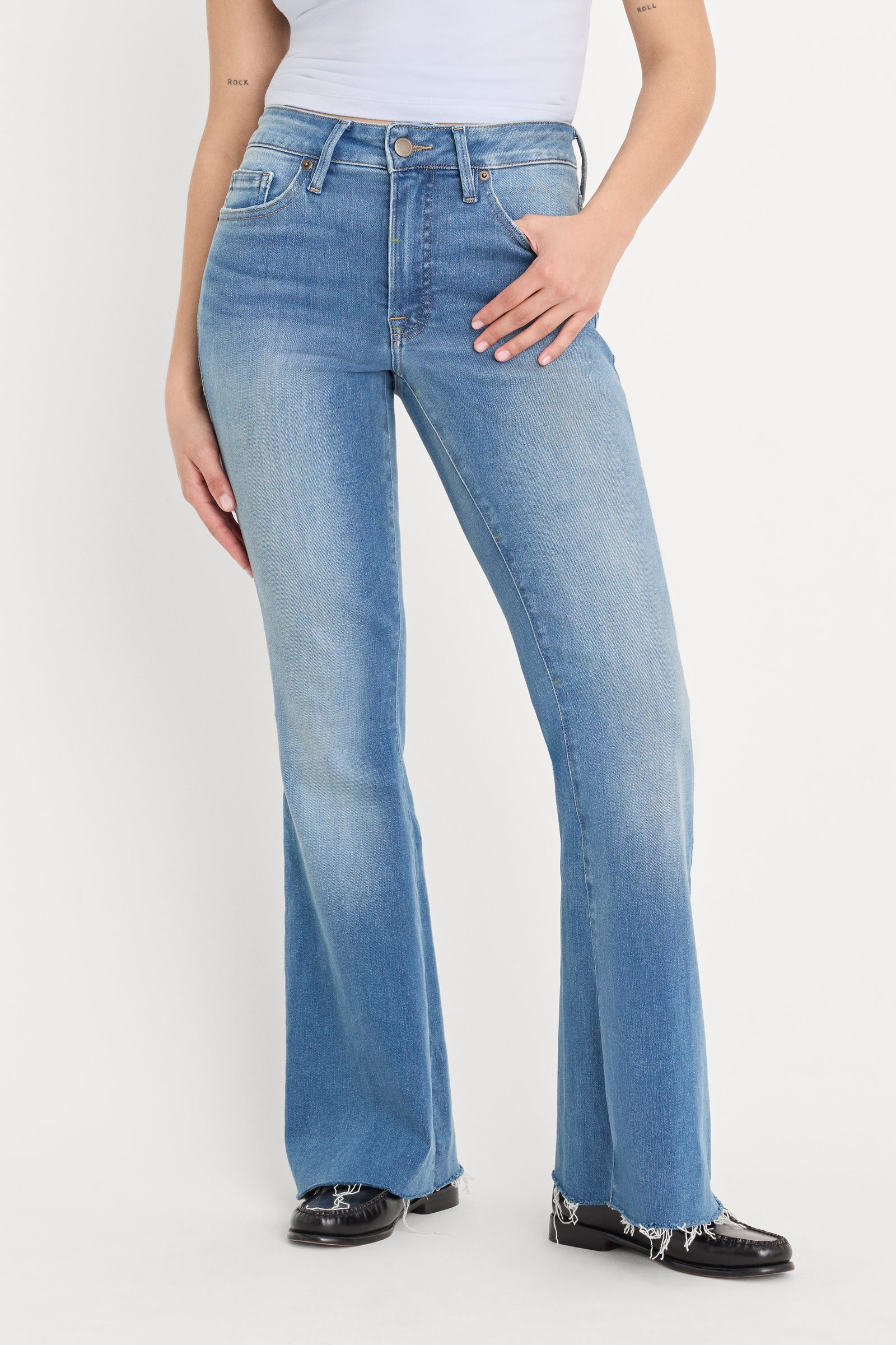 SOFT TECH GOOD PETITE FLARE JEANS | INDIGO1211