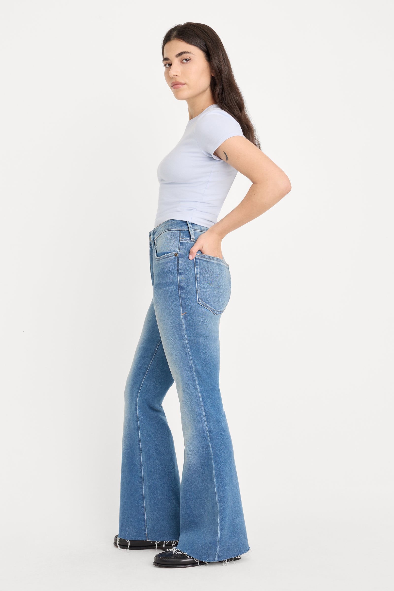 SOFT TECH GOOD PETITE FLARE JEANS | INDIGO1211