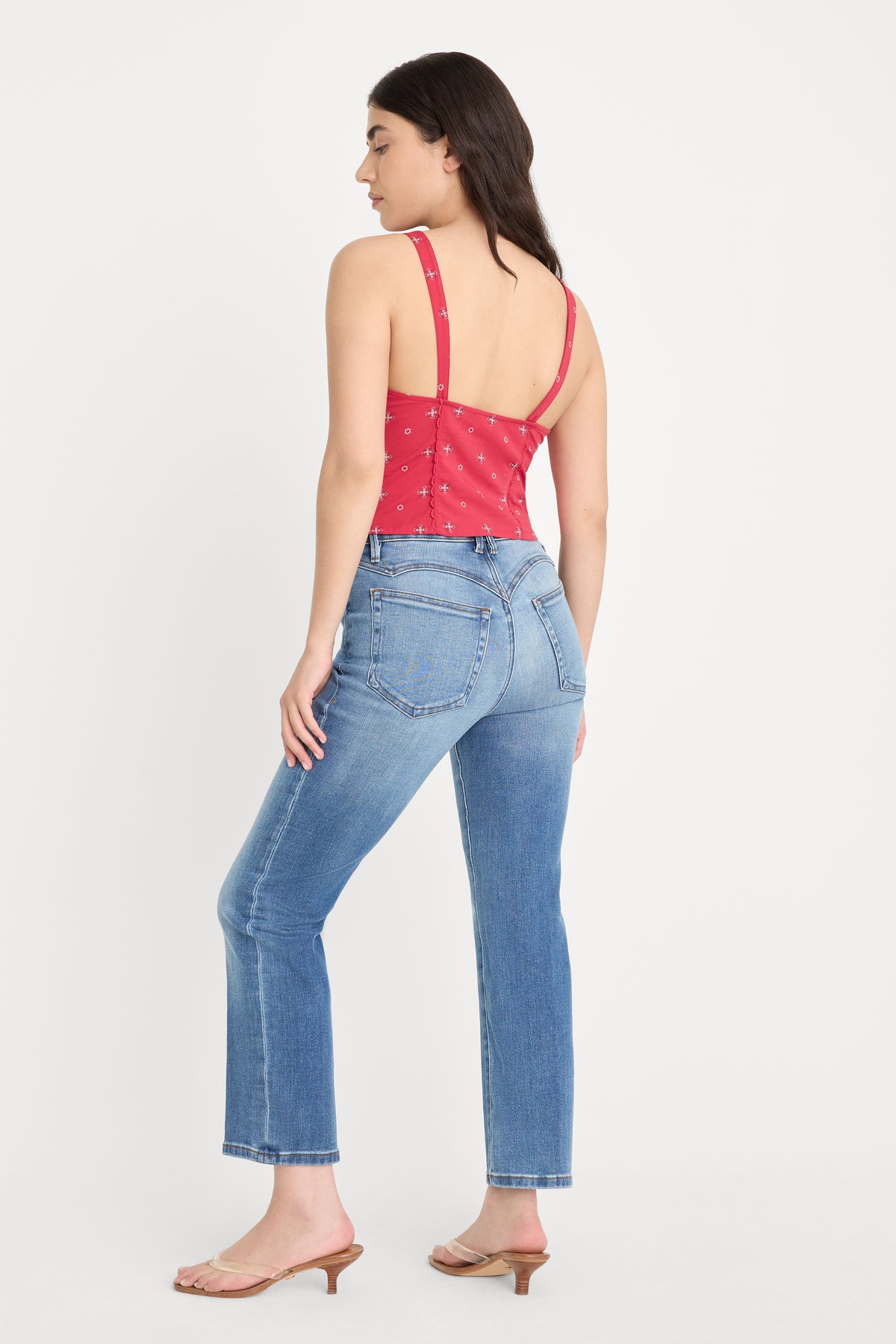DOLLY JOLEANS PETITE STRAIGHT JEANS | INDIGO1194-6 | GOOD AMERICAN | MODEL_A