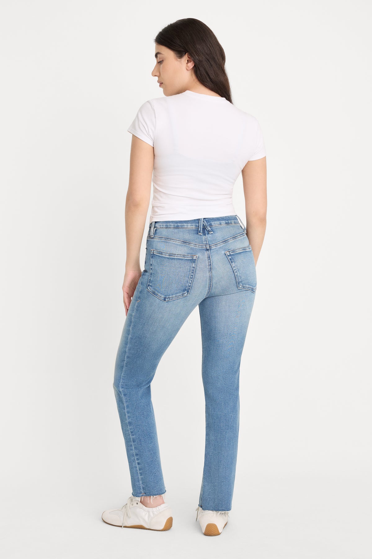 SOFT TECH GOOD PETITE STRAIGHT JEANS | INDIGO1209-5 | GOOD AMERICAN | MODEL_A