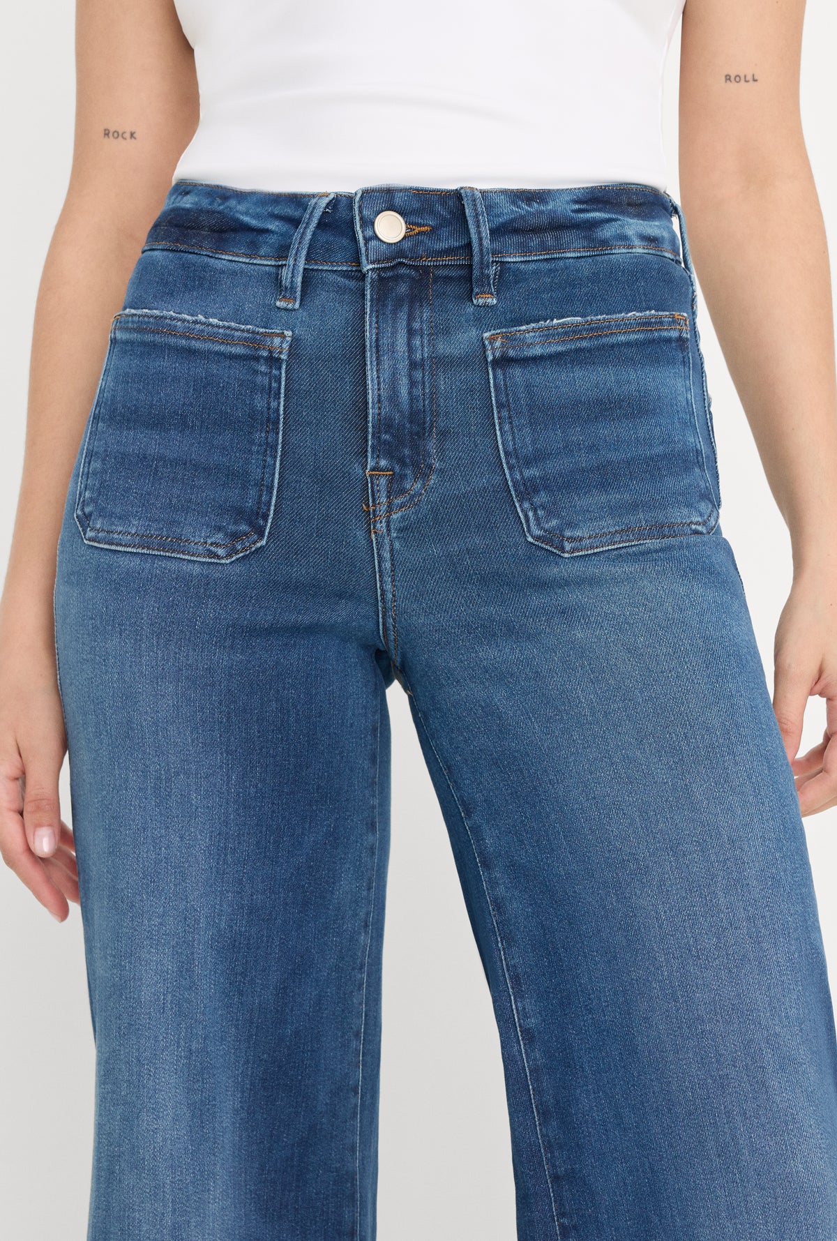 SOFT TECH GOOD PETITE PALAZZO JEANS|INDIGO511-4 | GOOD AMERICAN | MODEL_A