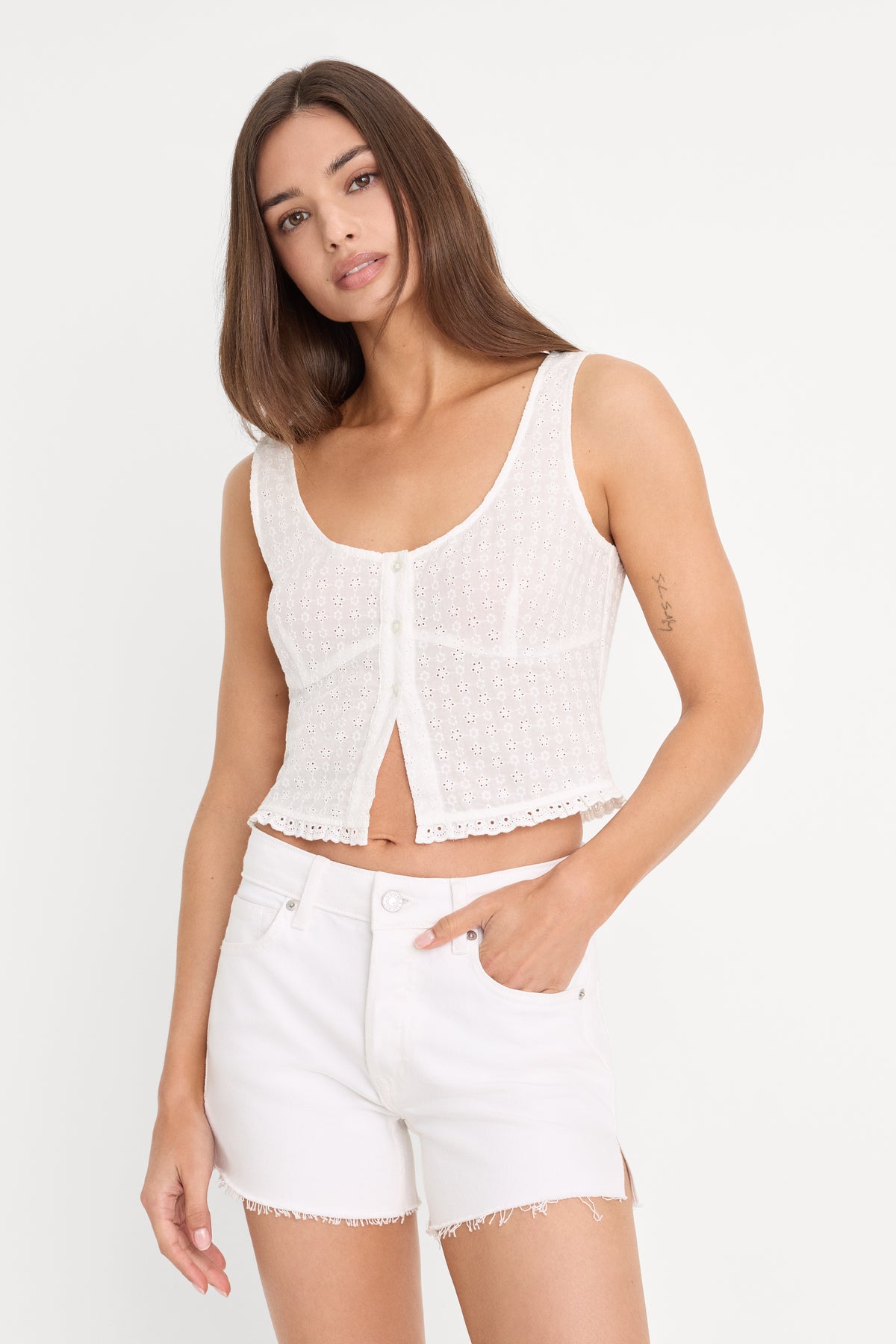 THE EYELET TOP | WHITE001-1 | GOOD AMERICAN | MODEL_A