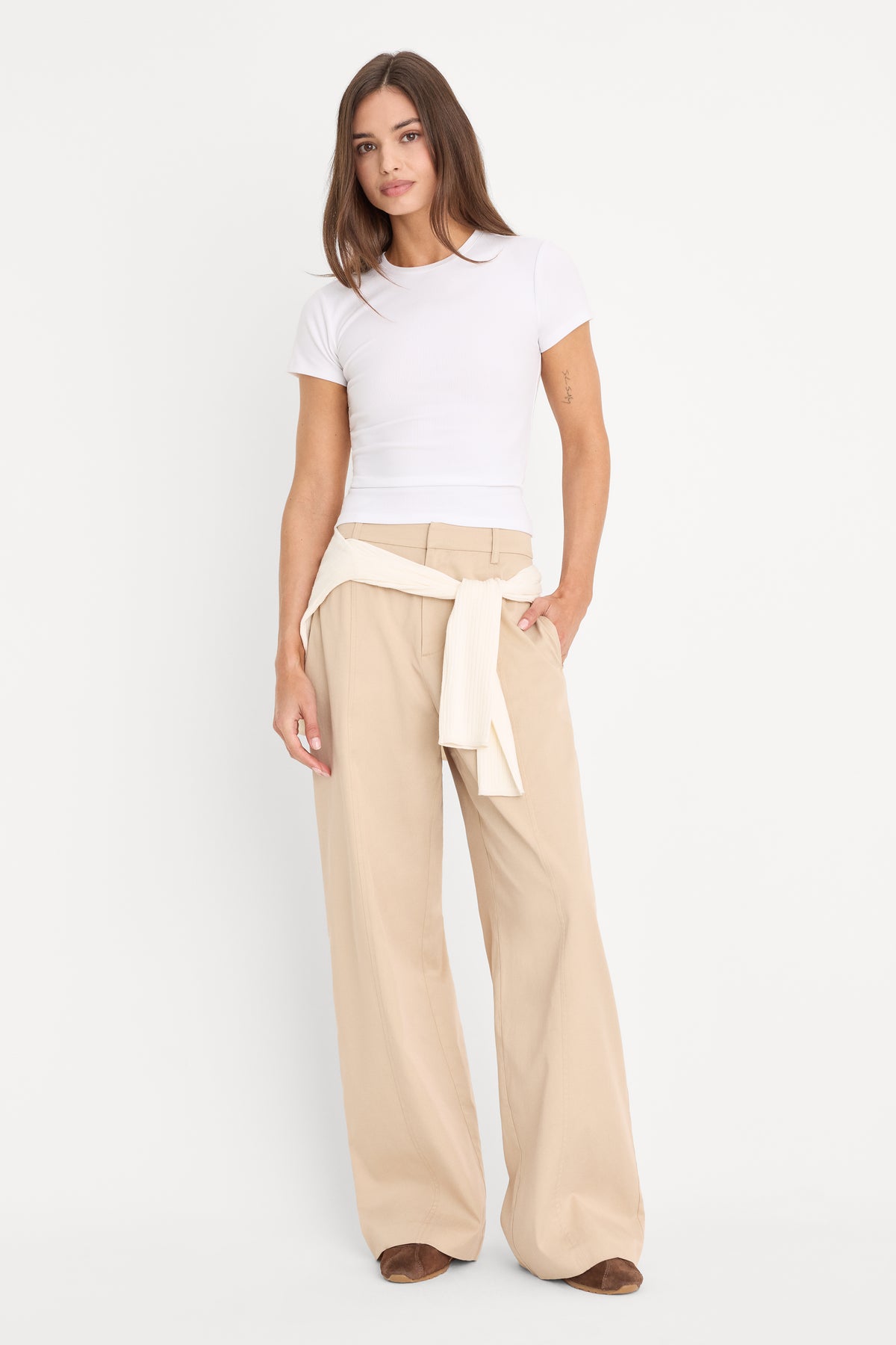 THE SEAMED WIDE LEG TROUSER | LIGHT TAUPE-1 | GOOD AMERICAN | MODEL_A