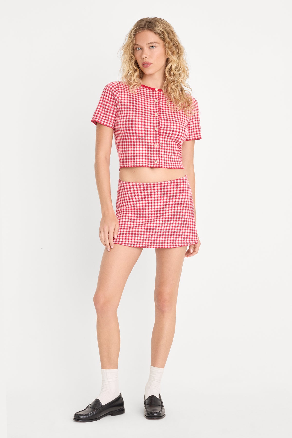 THE KEEPSAKE SKORT | CHERRY GINGHAM-1 | GOOD AMERICAN | MODEL_A