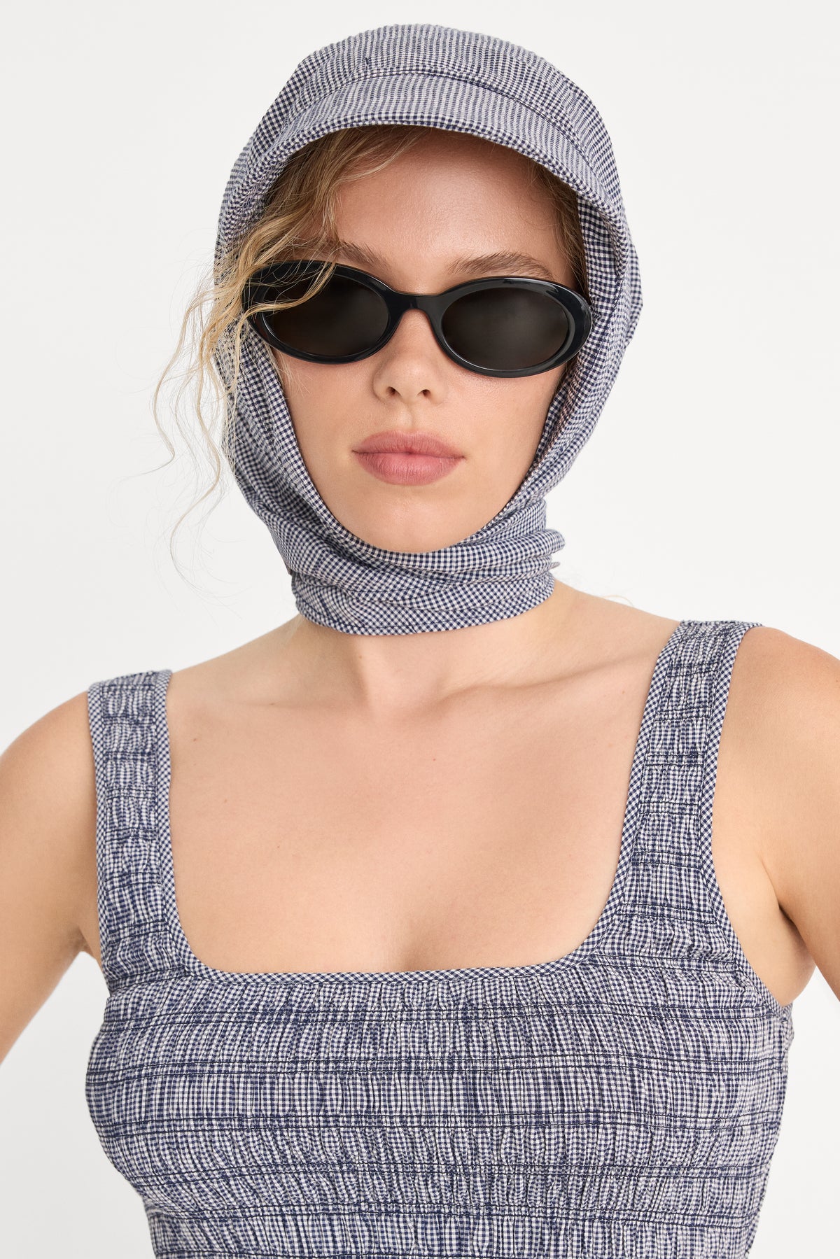 THE BANDANA HEAD SCARF | HORIZON GINGHAM SMALL-1 | GOOD AMERICAN | MODEL_A