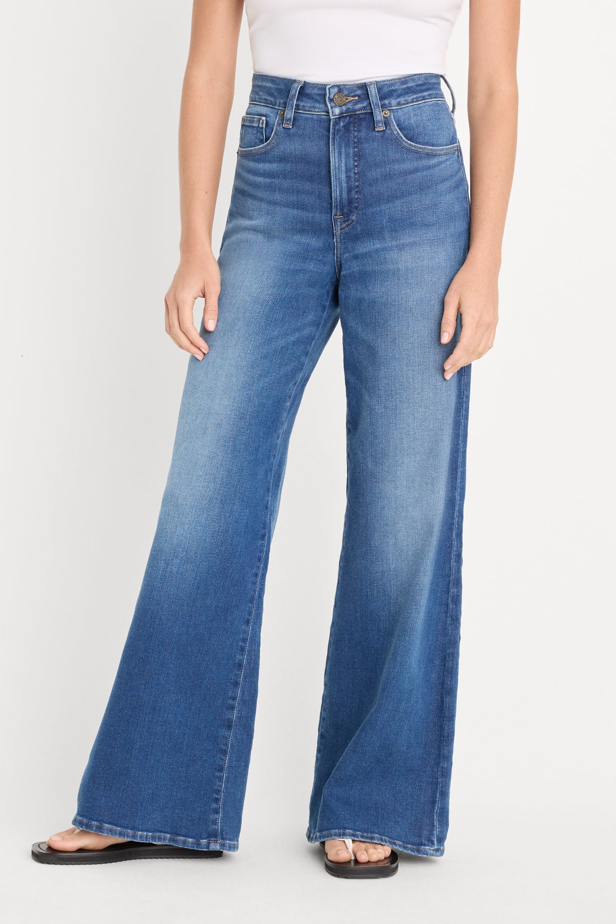SOFT TECH GOOD PETITE PALAZZO JEANS | INDIGO1233-1 | GOOD AMERICAN | MODEL_A
