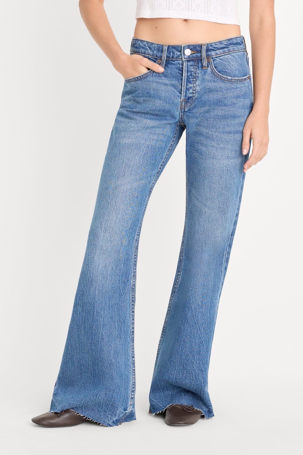 VINTAGE LOW RELAXED FLARE JEANS | INDIGO1287-3 | GOOD AMERICAN | MODEL_A