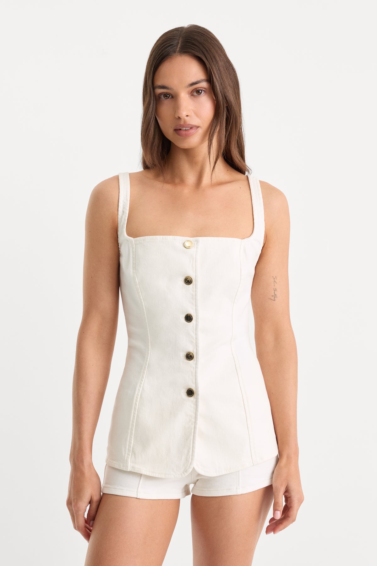 SLEEVELESS DENIM BUTTON FRONT TOP | COTTON WHITE-1 | GOOD AMERICAN | MODEL_A