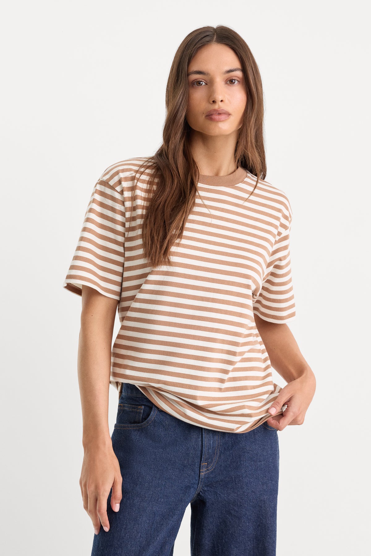 THE OVERSIZED TEE | CLEAN STRIPE HEARTH-1 | GOOD AMERICAN | MODEL_A