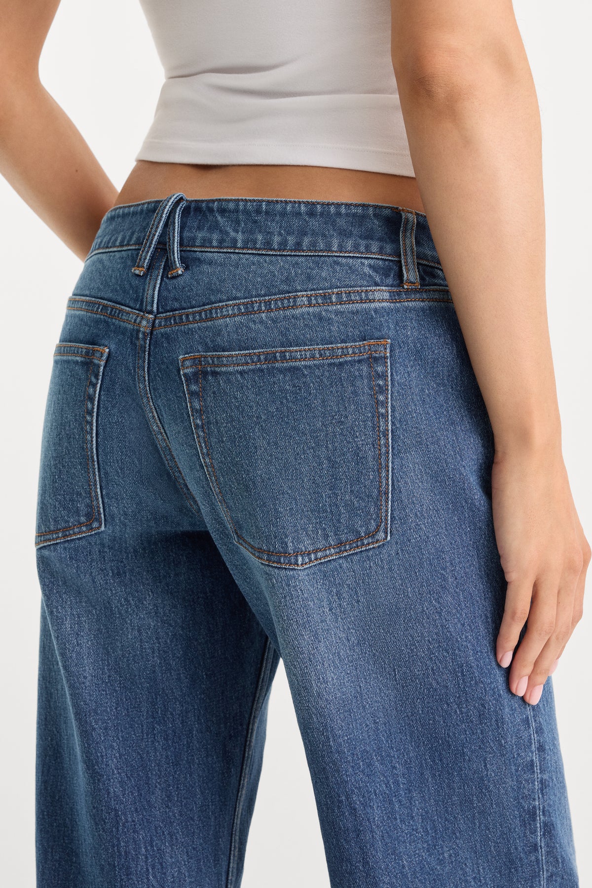 VINTAGE LOW LOOSE JEANS | INDIGO1291-6 | GOOD AMERICAN | MODEL_A