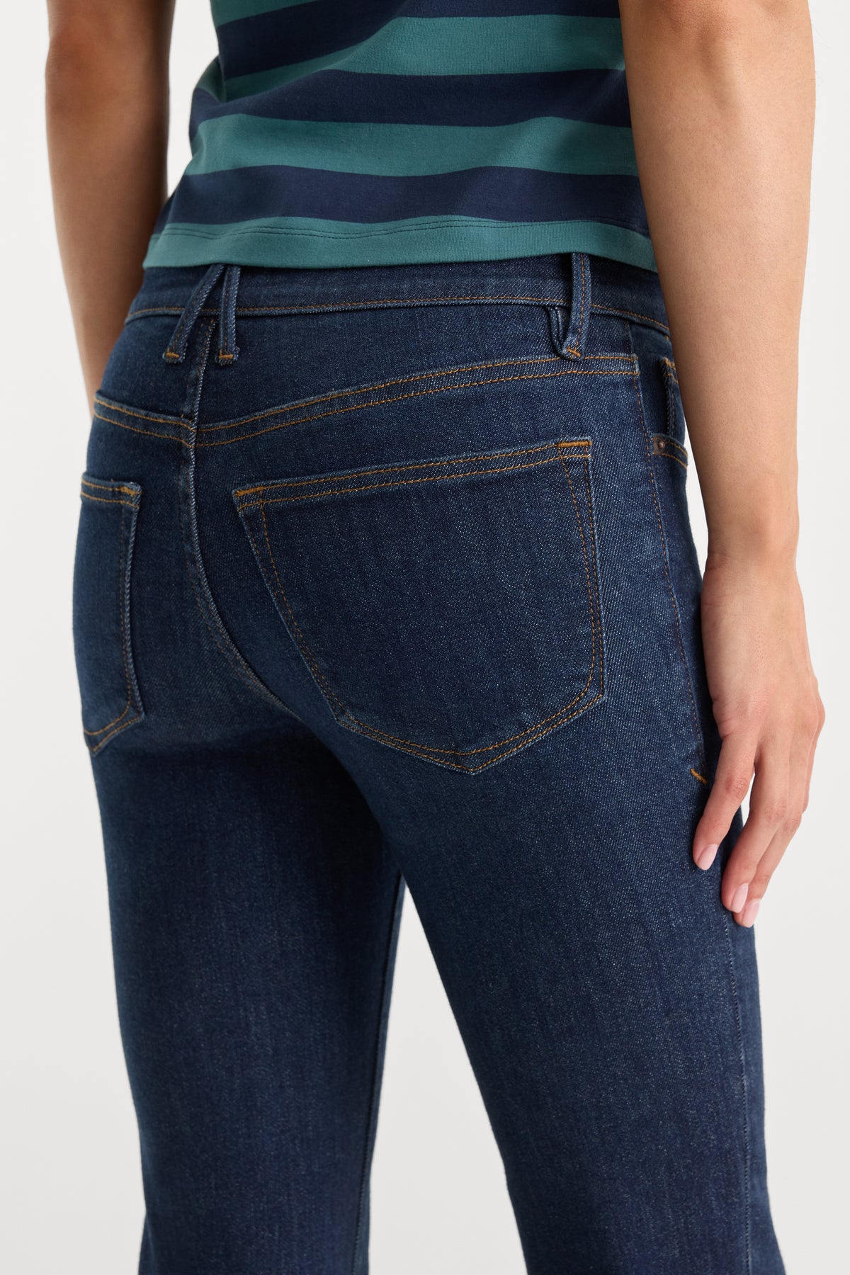 GOOD LOW RISE BOOTCUT JEANS | INDIGO1231-6 | GOOD AMERICAN | MODEL_A