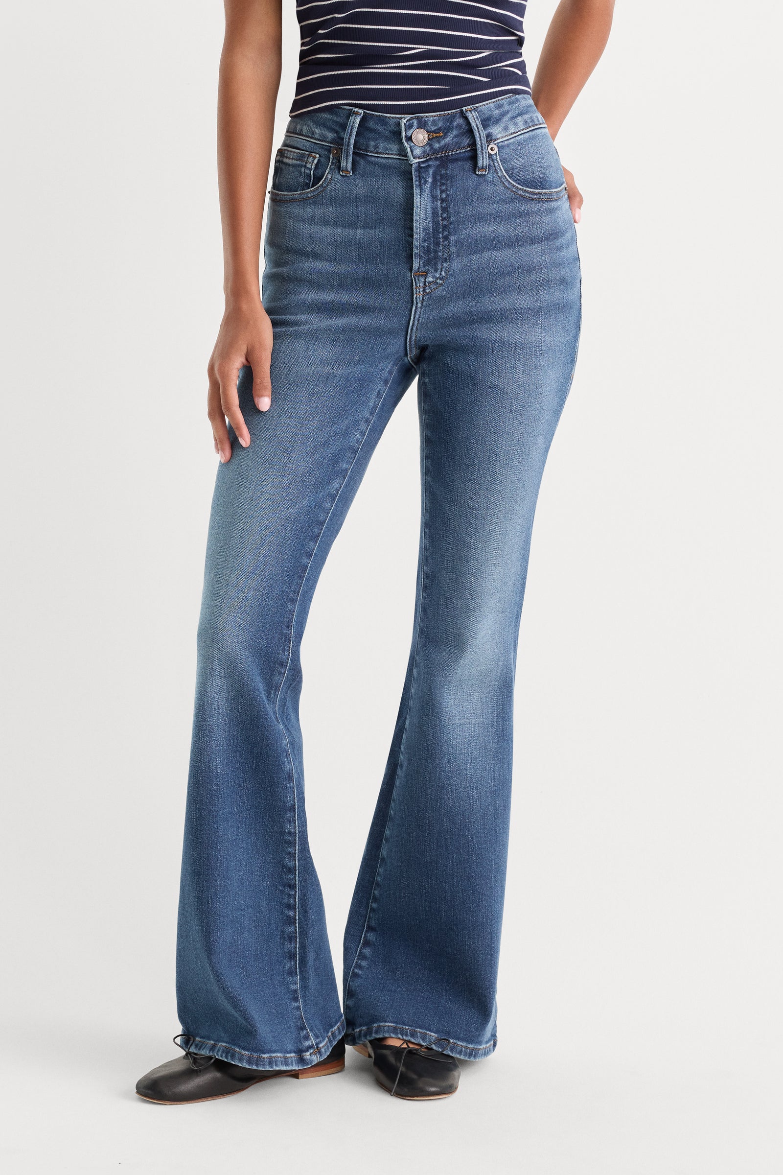 SOFT TECH GOOD PETITE FLARE JEANS | INDIGO1233