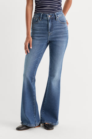 SOFT TECH GOOD PETITE FLARE JEANS | INDIGO1233