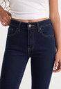 ALWAYS FITS GOOD PETITE FLARE JEANS | INDIGO1317-4 | GOOD AMERICAN | MODEL