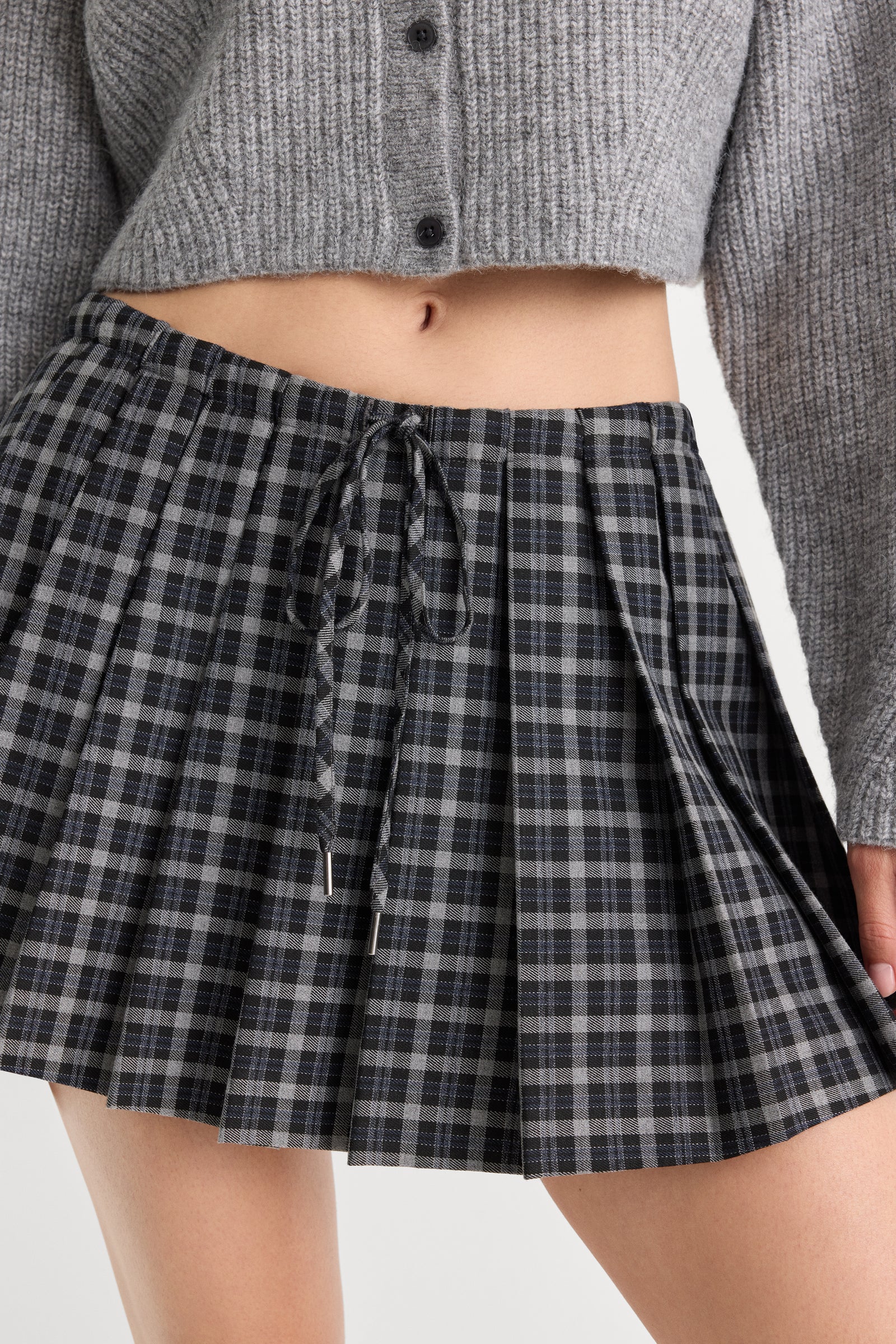 THE PLEATED SKIRT | CHARCOAL PLAID