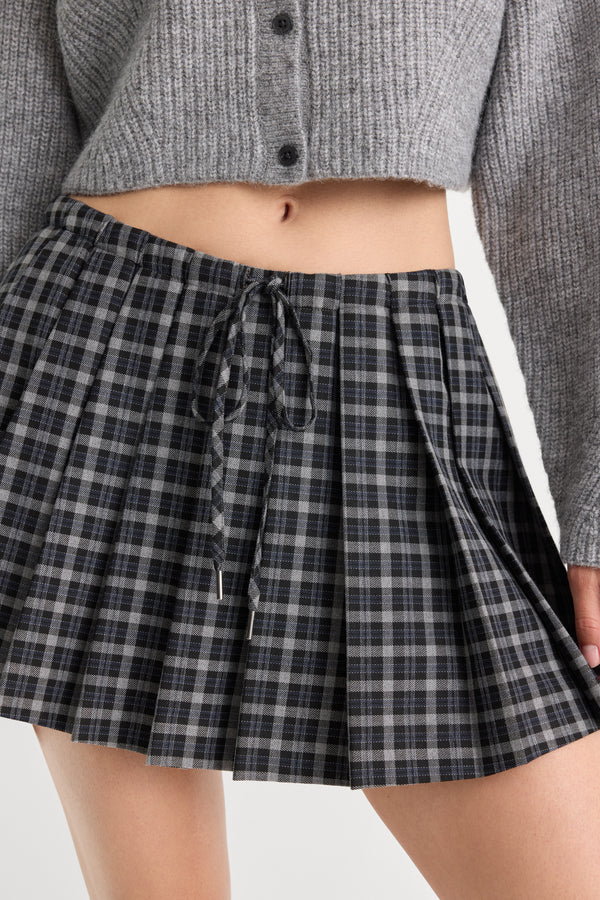 THE PLEATED SKIRT | CHARCOAL PLAID