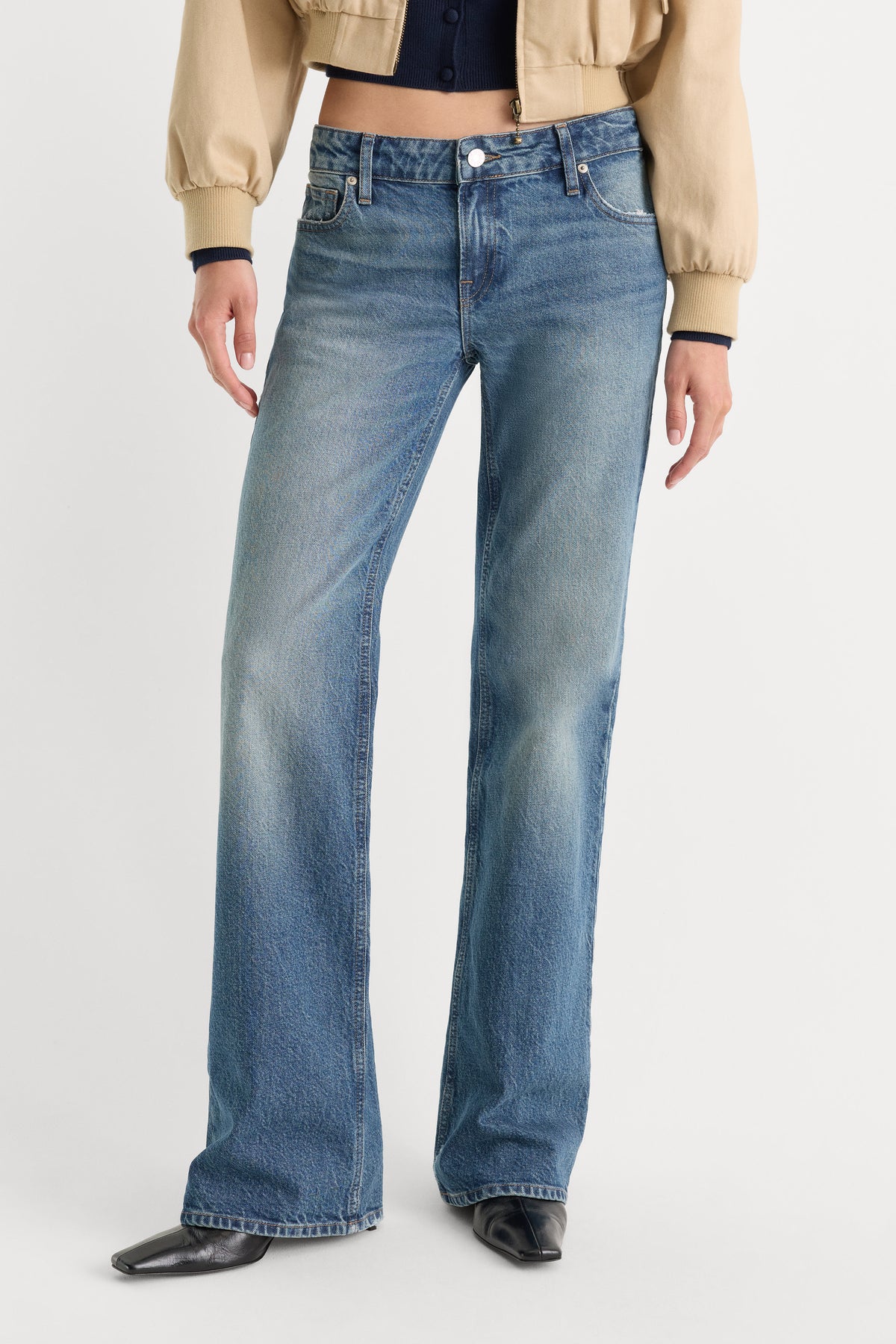 VINTAGE LOW RISE BOOTCUT JEANS | INDIGO1282-4 | GOOD AMERICAN | MODEL_A