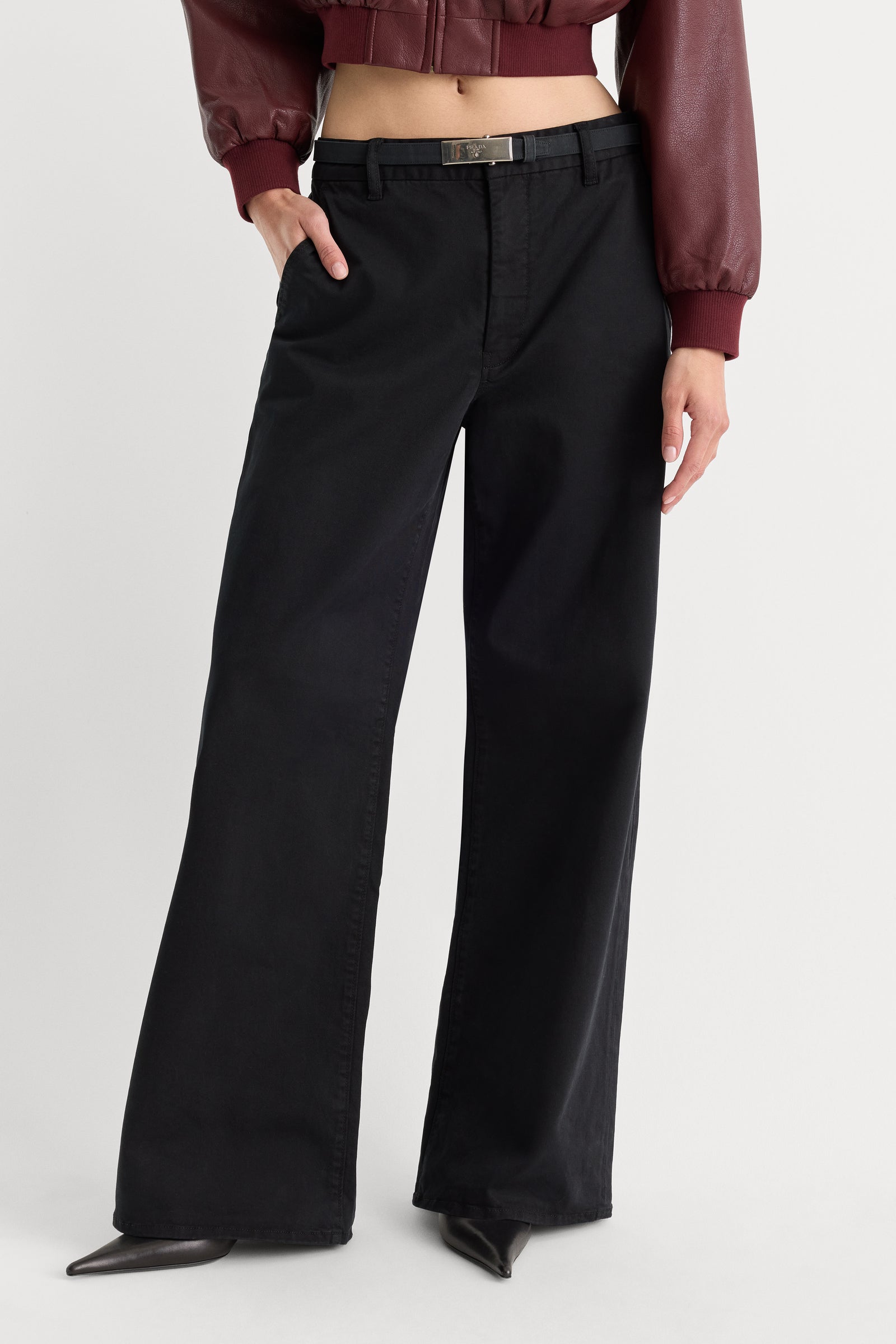 VINTAGE LOW SLUNG BAGGY TROUSER | BLACK001-2 | GOOD AMERICAN | MODEL
